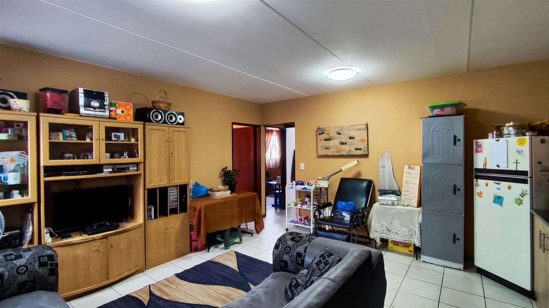 Lounges - 25 square meters of property in Rand Collieries Sh