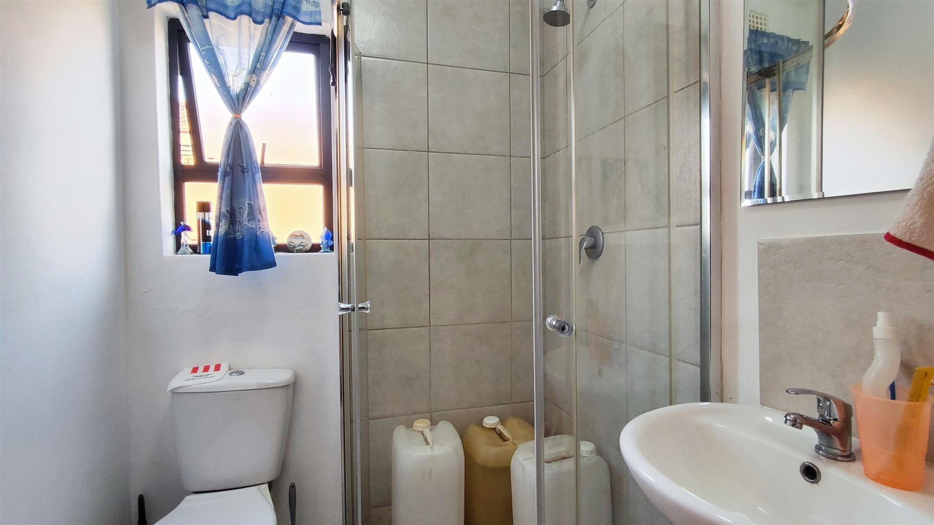 Main Bathroom - 3 square meters of property in Rand Collieries Sh