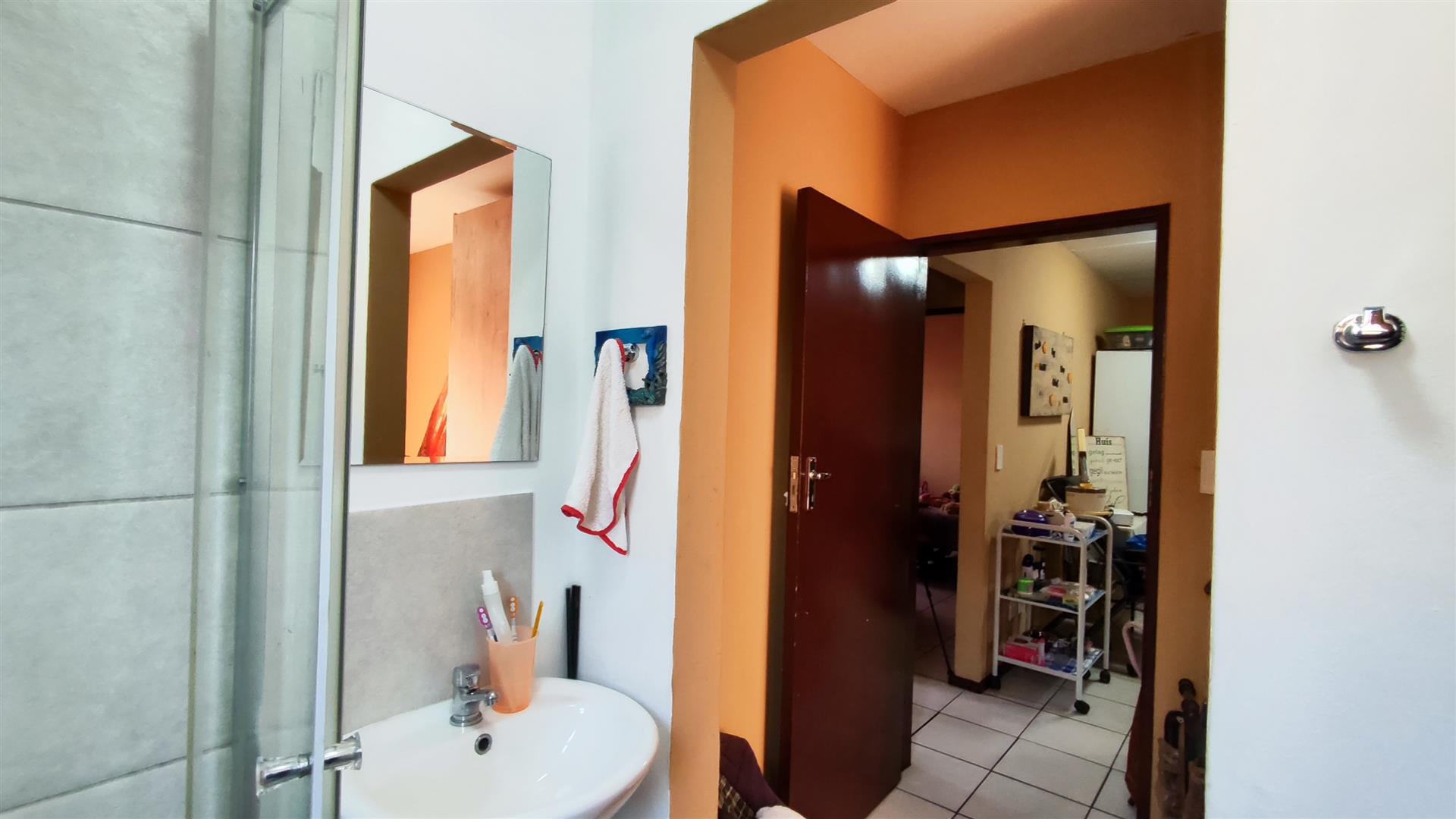 Main Bathroom - 3 square meters of property in Rand Collieries Sh