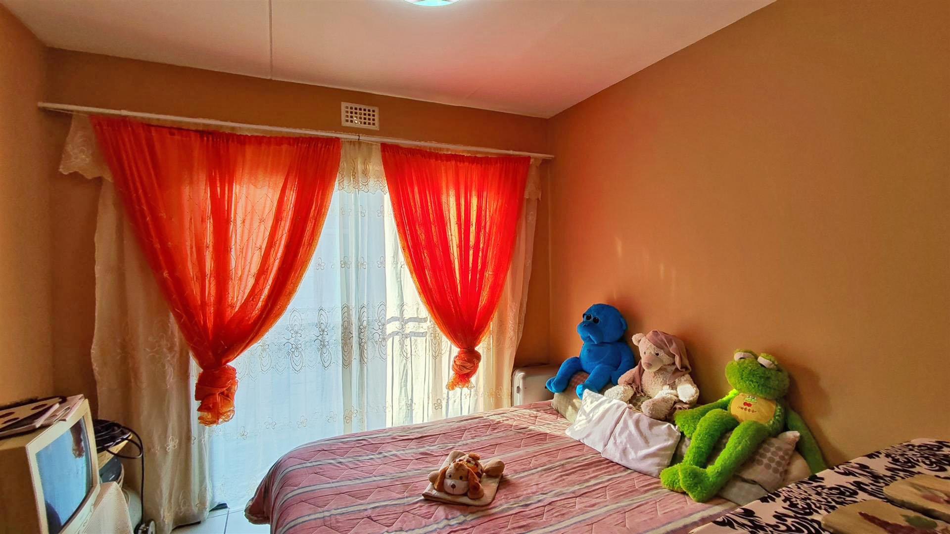 Main Bedroom - 10 square meters of property in Rand Collieries Sh