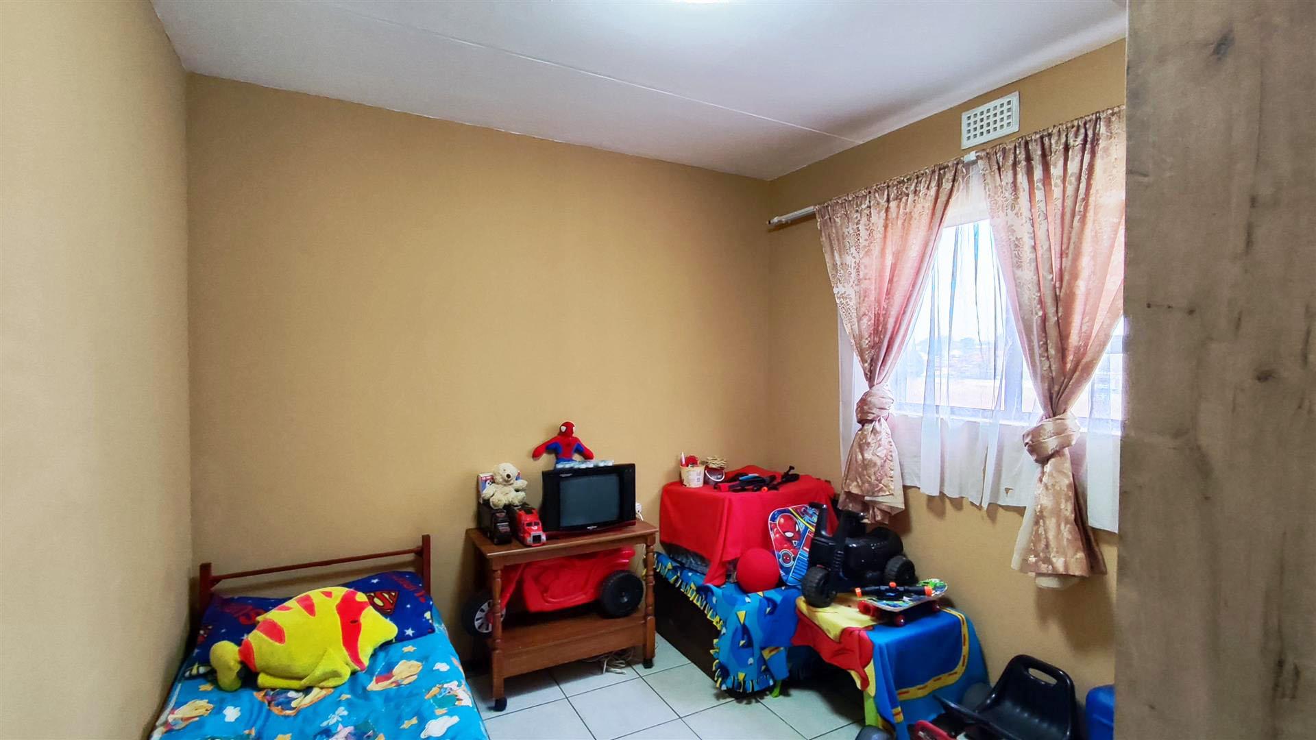 Bed Room 1 - 10 square meters of property in Rand Collieries Sh