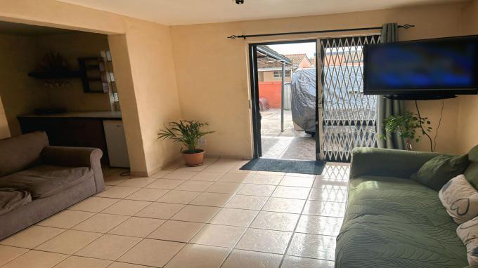 3 Bedroom Freehold Residence for Sale For Sale in Westridge CP - Private Sale - MR684621