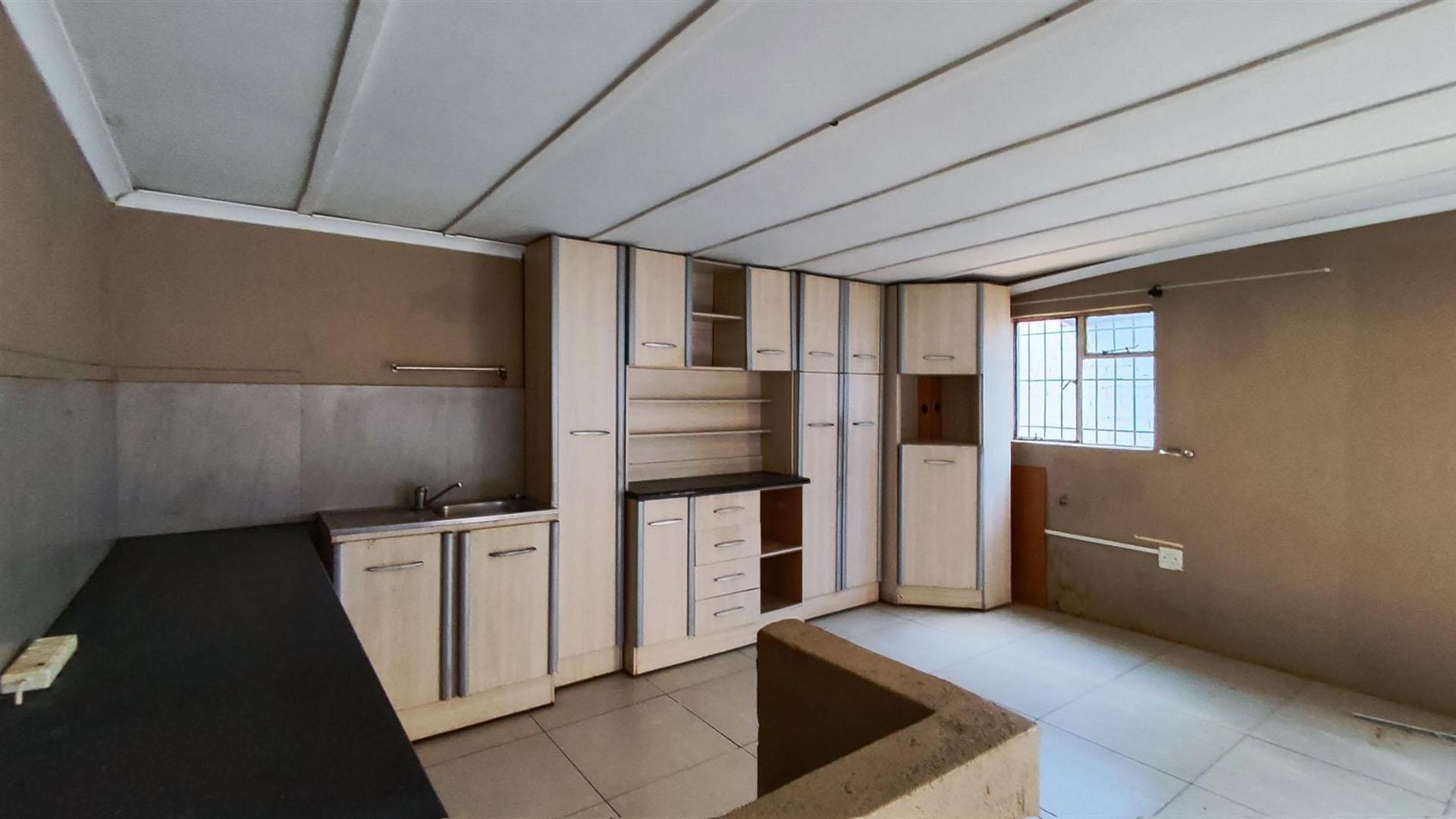 Kitchen - 33 square meters of property in Minnebron