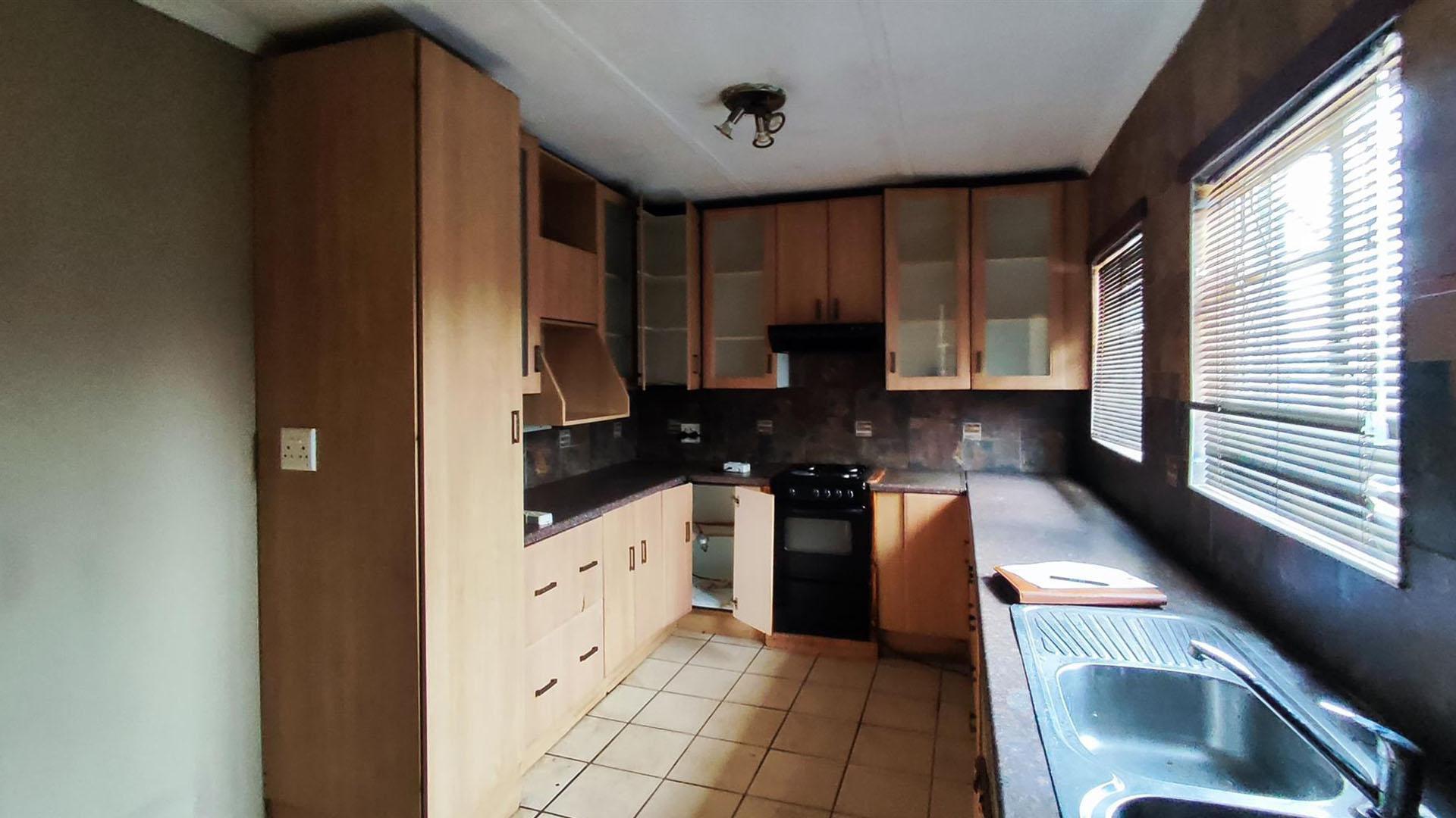 Kitchen - 33 square meters of property in Minnebron