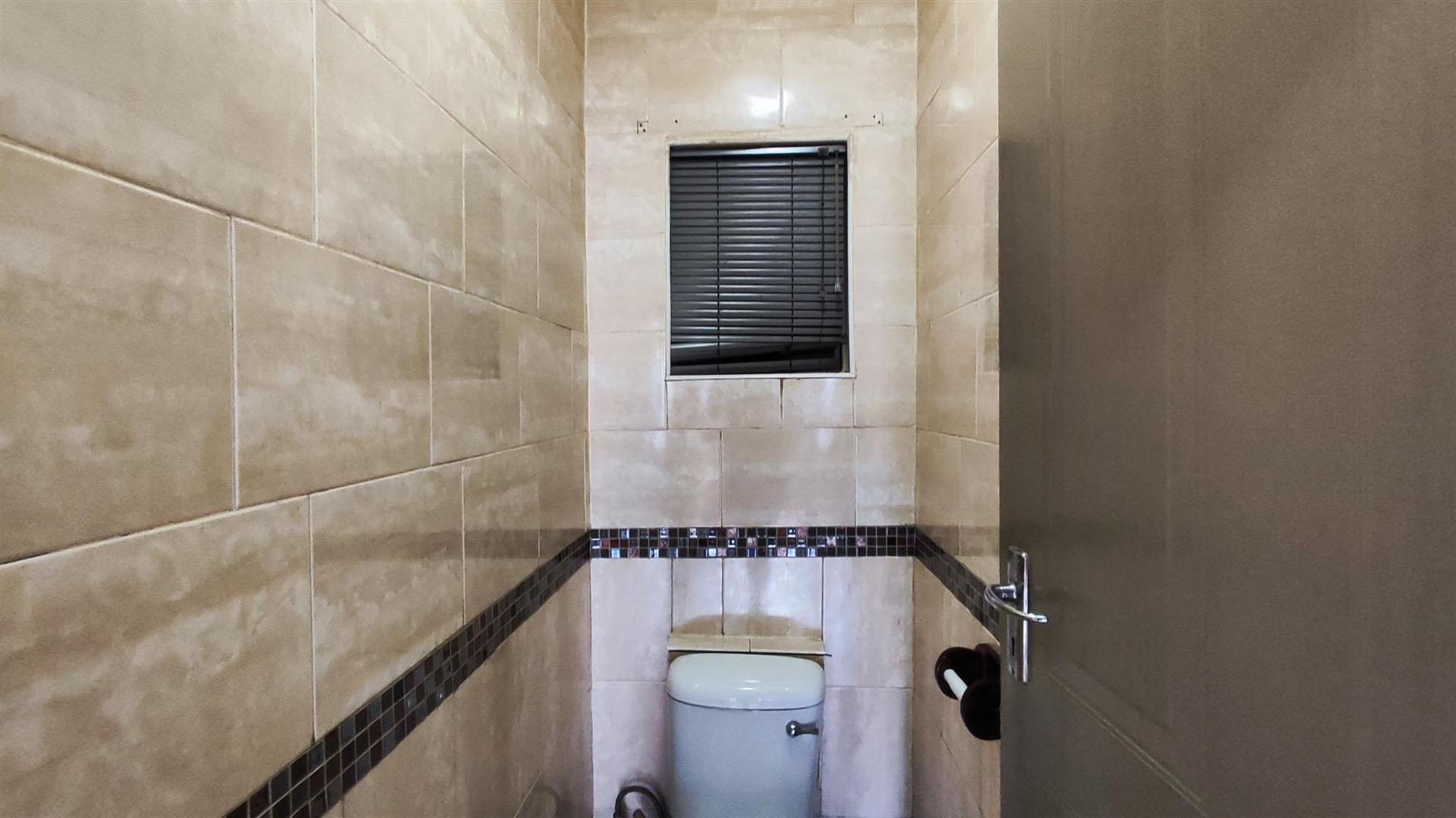 Bathroom 3+ - 2 square meters of property in Minnebron
