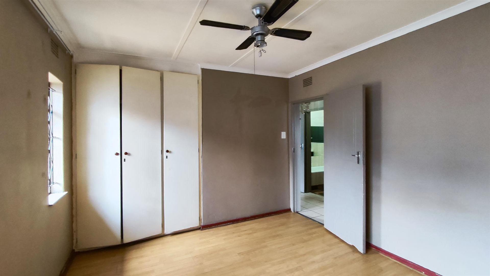 Bed Room 3 - 13 square meters of property in Minnebron