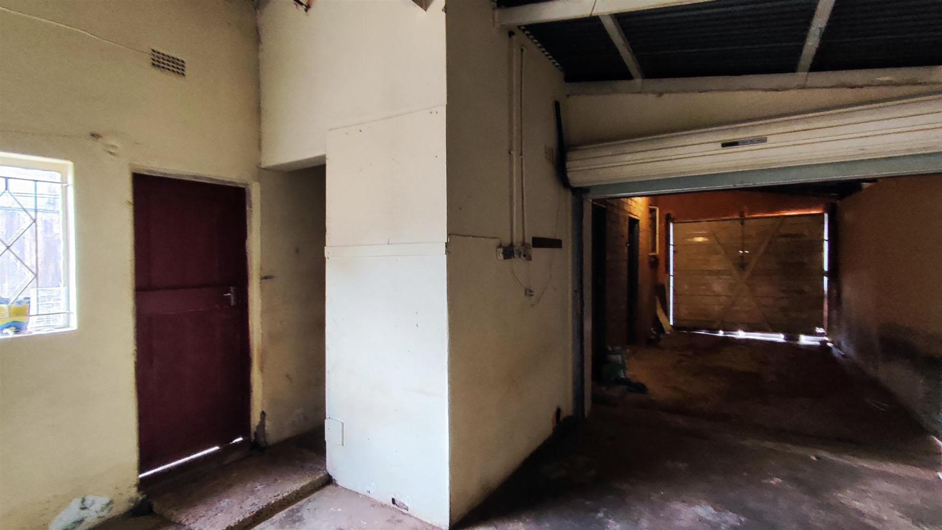 Garage - 41 square meters of property in Minnebron