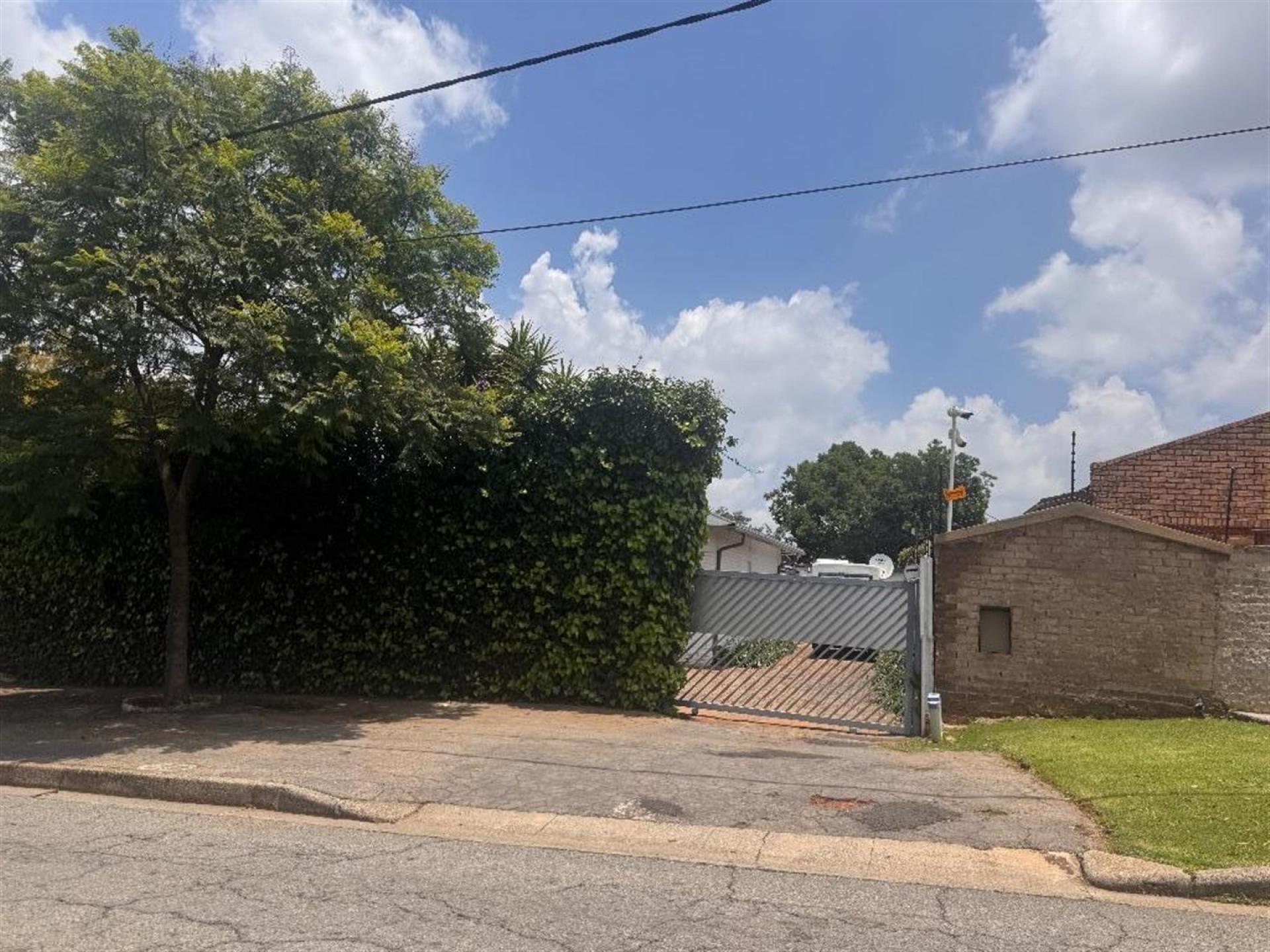 Front View of property in Primrose