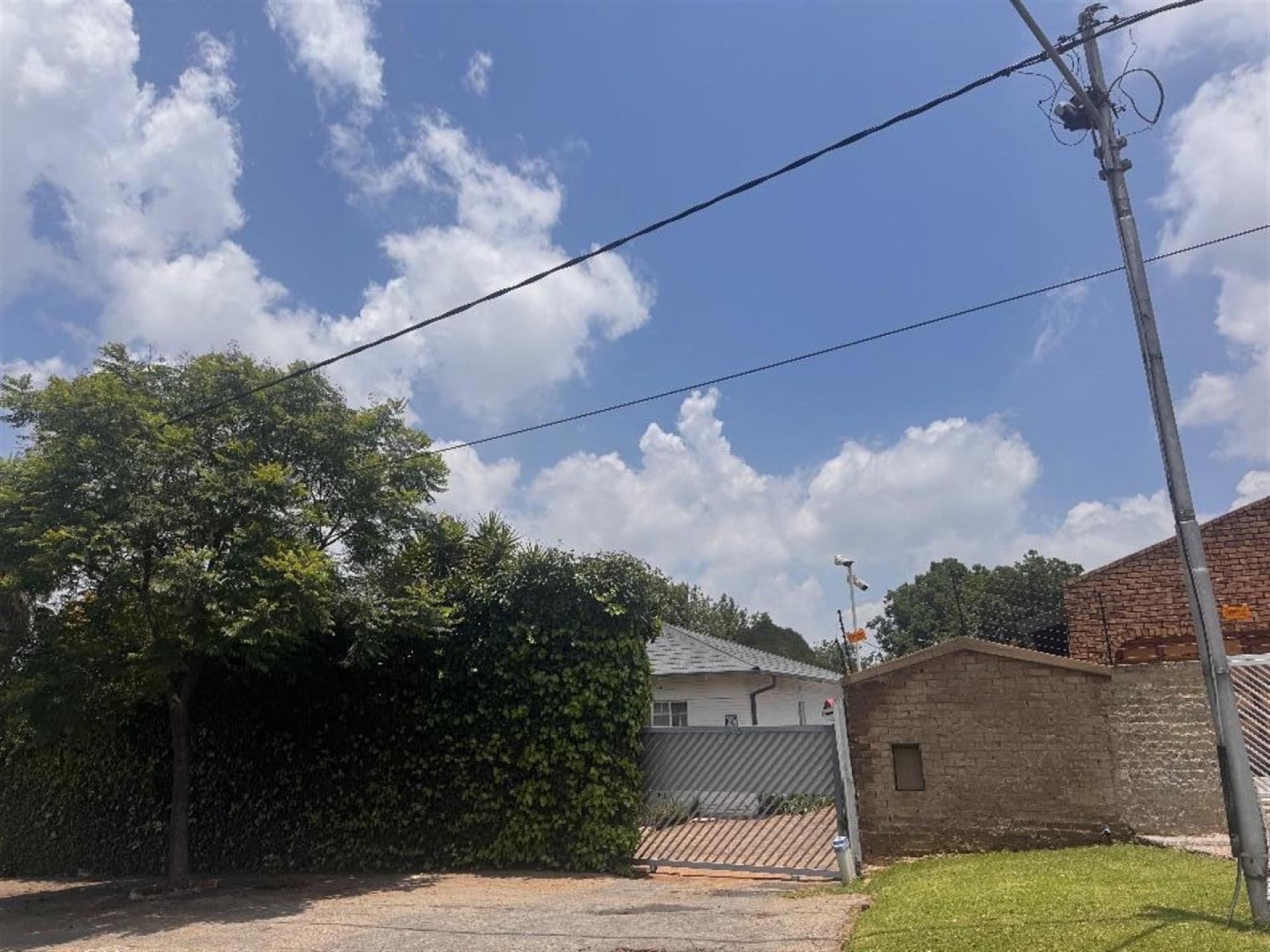 Front View of property in Primrose