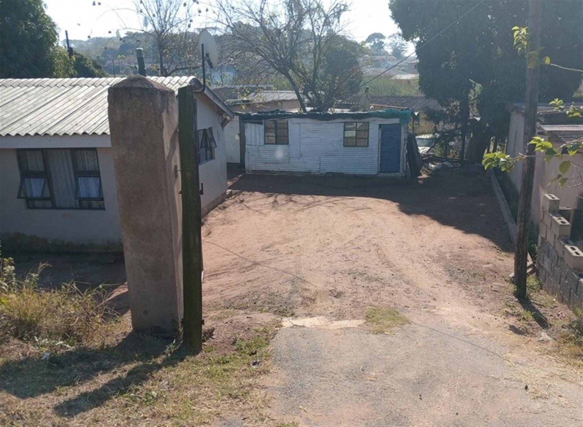 Front View of property in Kwamakhutha
