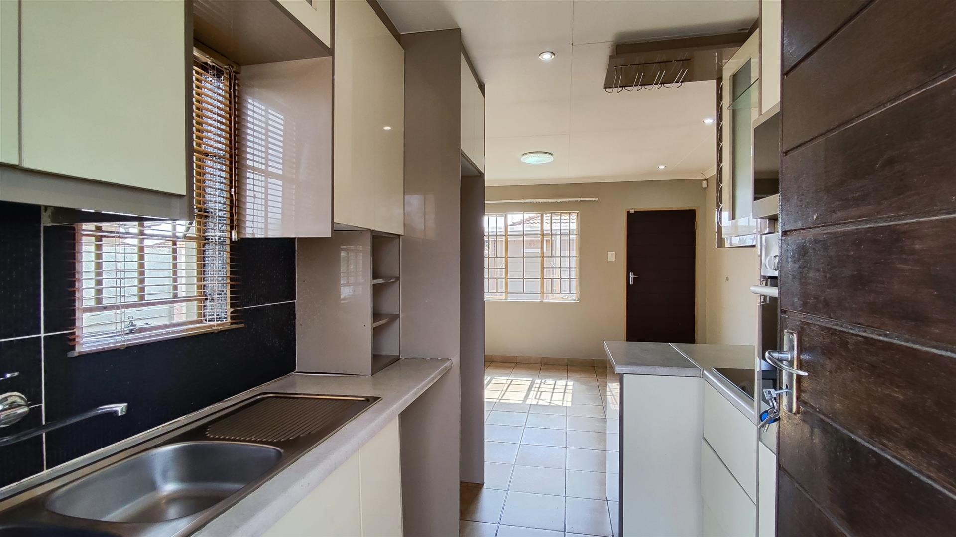 Kitchen - 6 square meters of property in Sky City