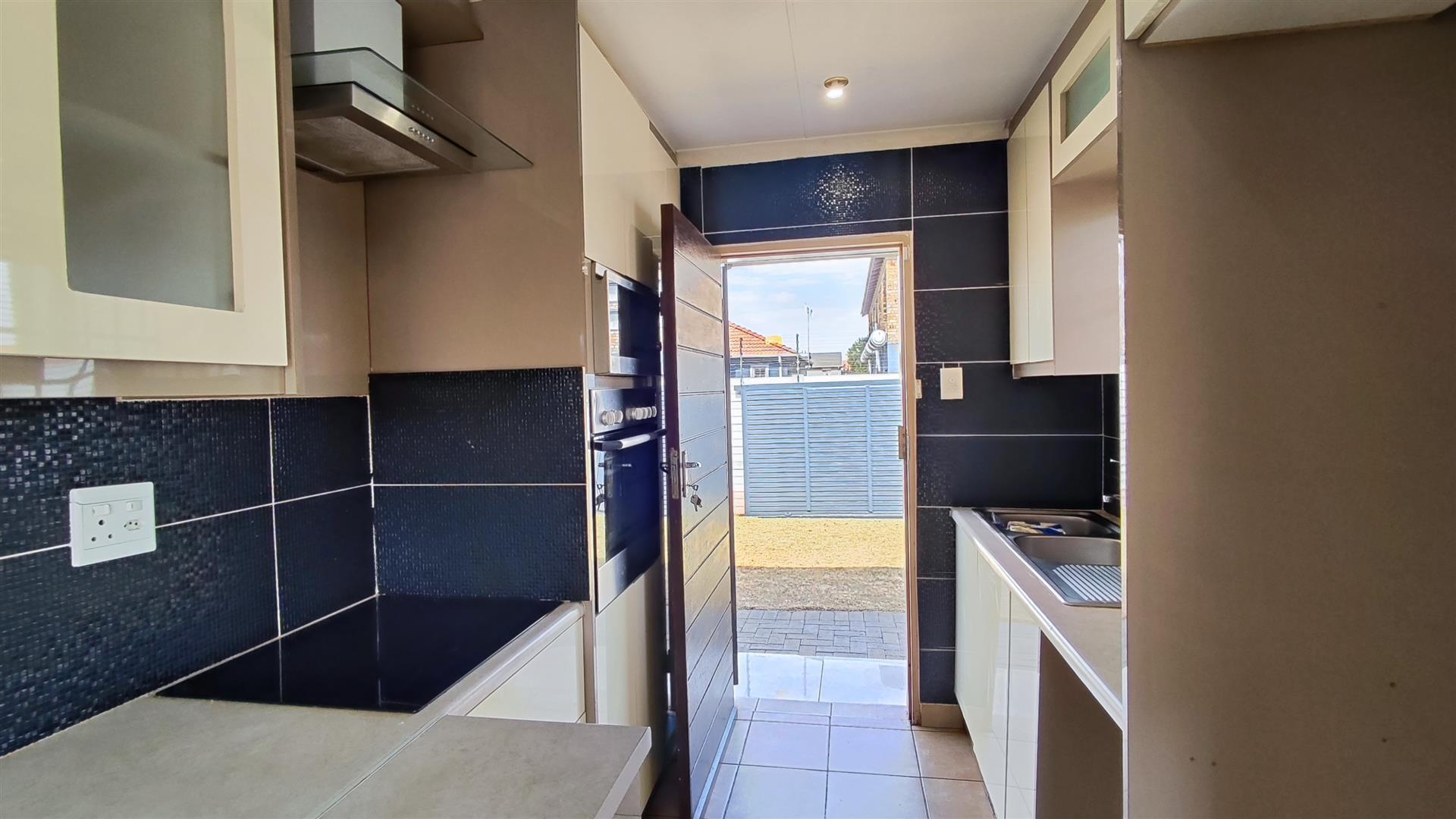Kitchen - 6 square meters of property in Sky City