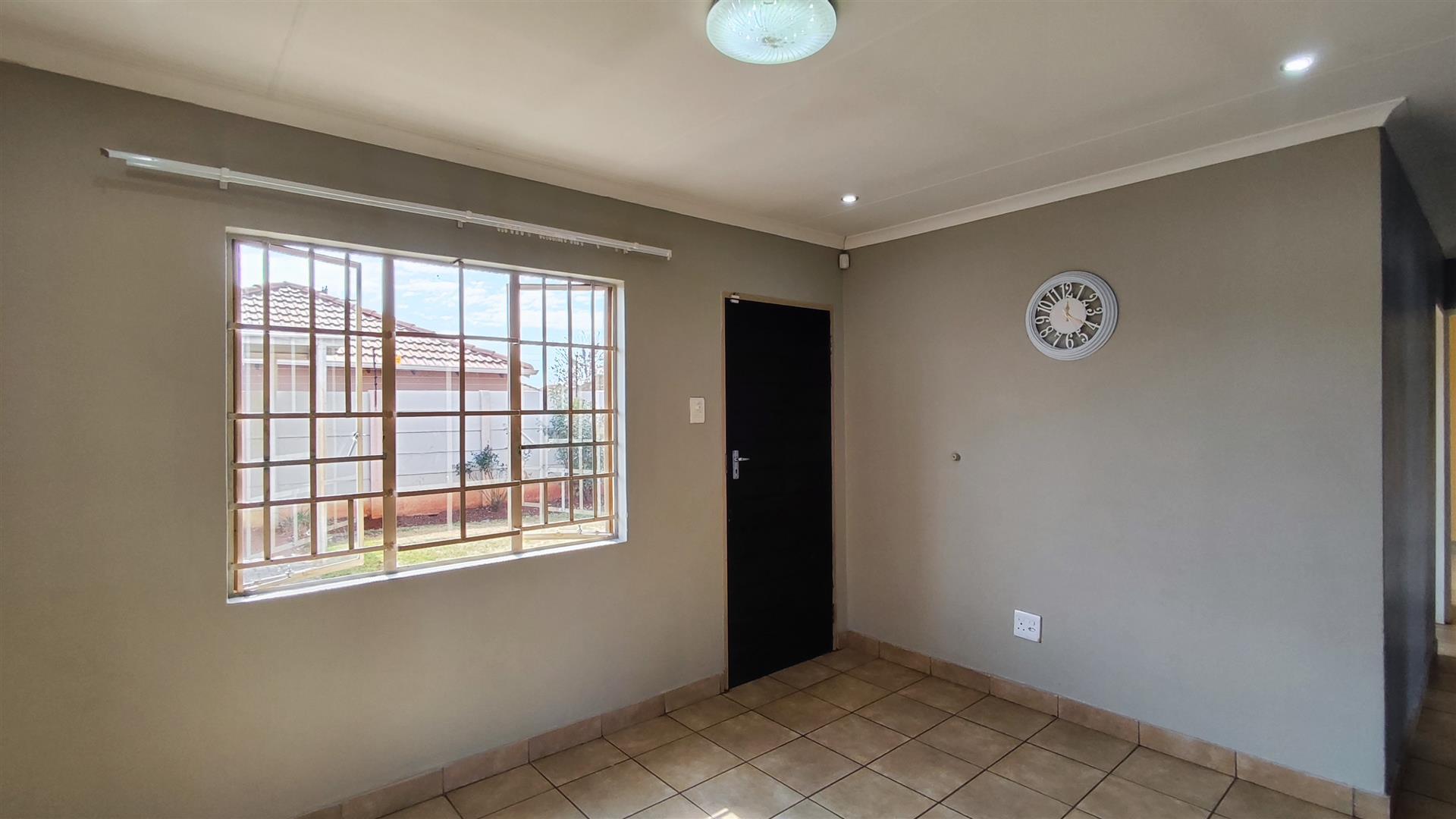 Lounges - 14 square meters of property in Sky City