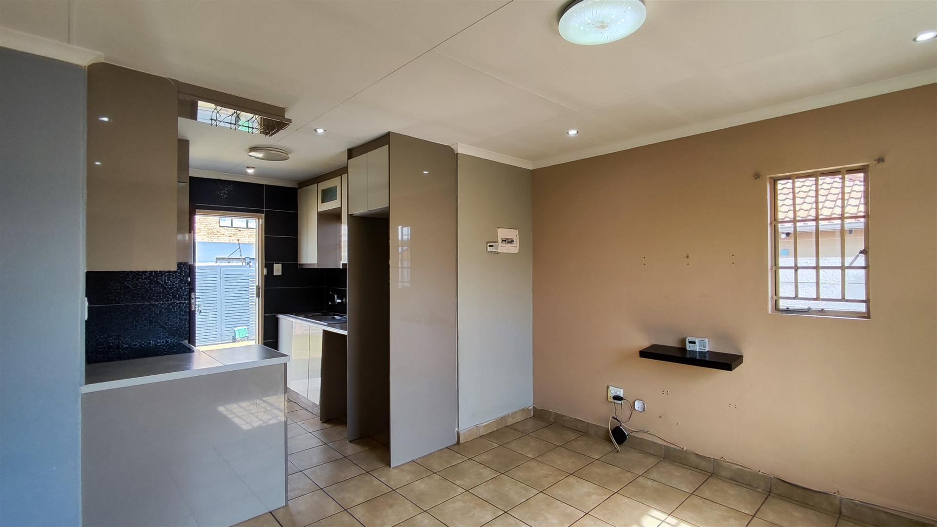 Lounges - 14 square meters of property in Sky City