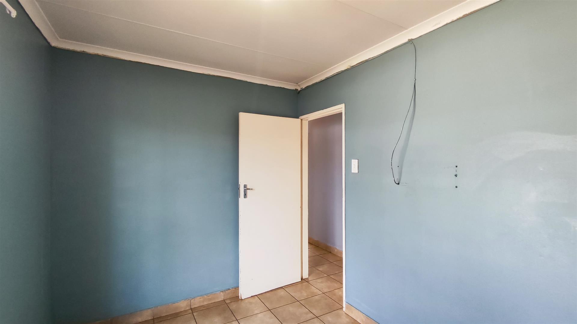 Bed Room 1 - 9 square meters of property in Sky City