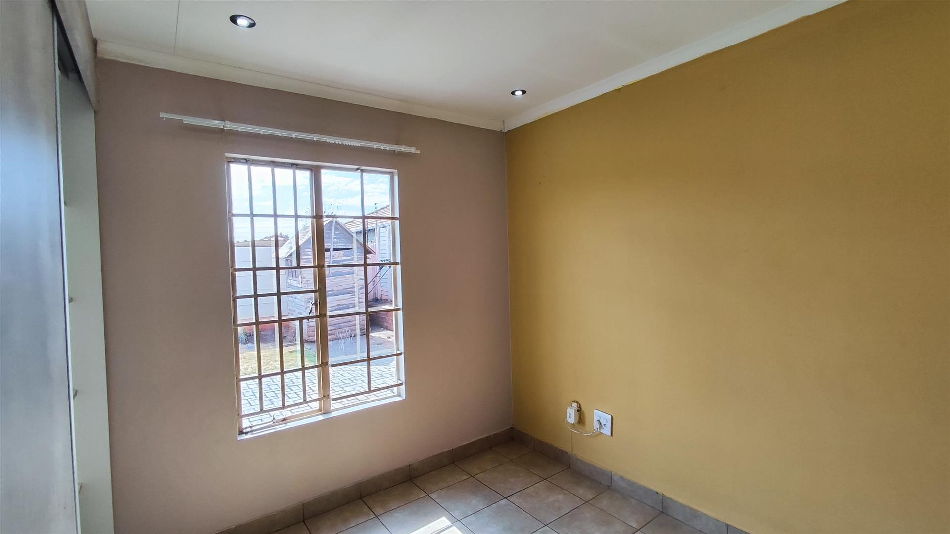 Main Bedroom - 11 square meters of property in Sky City