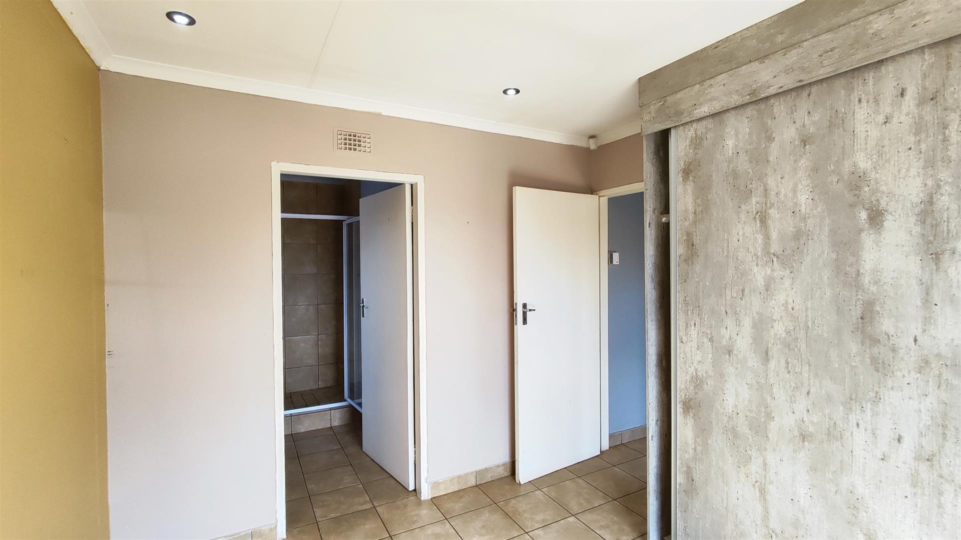 Main Bedroom - 11 square meters of property in Sky City