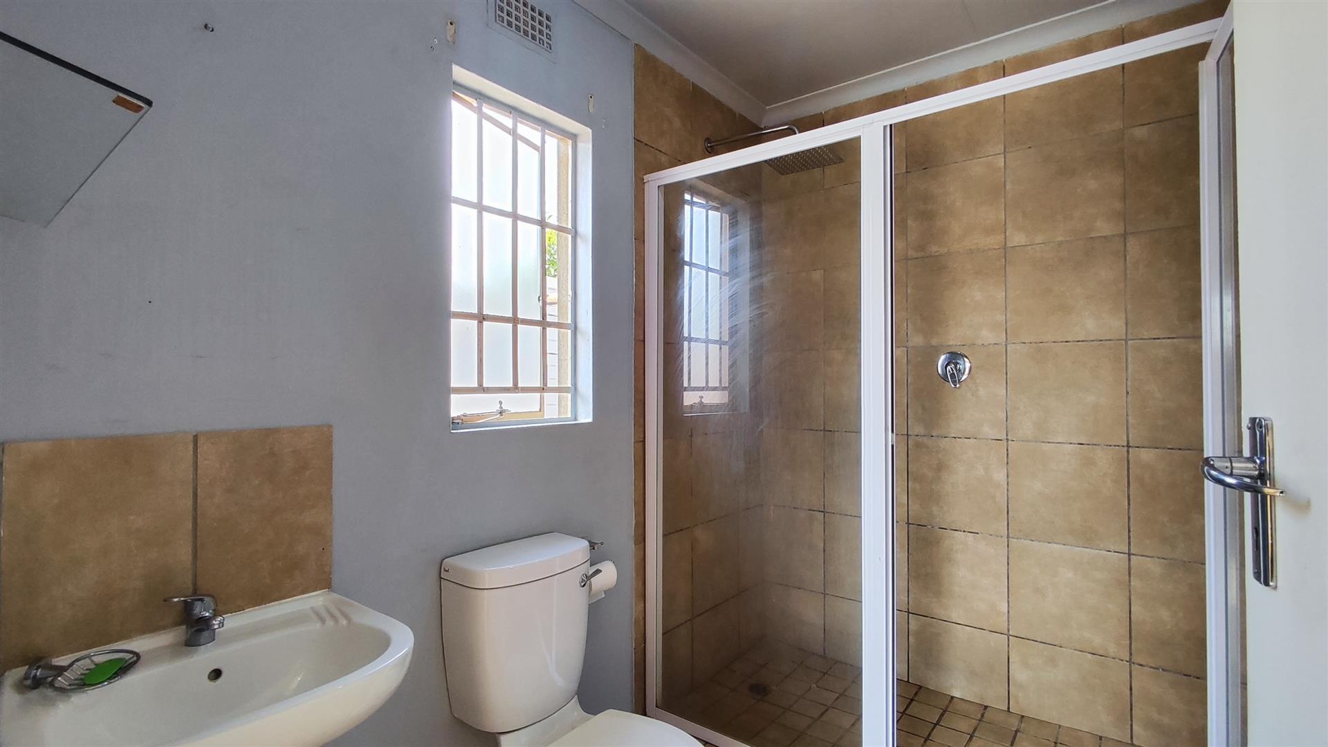 Main Bathroom - 5 square meters of property in Sky City