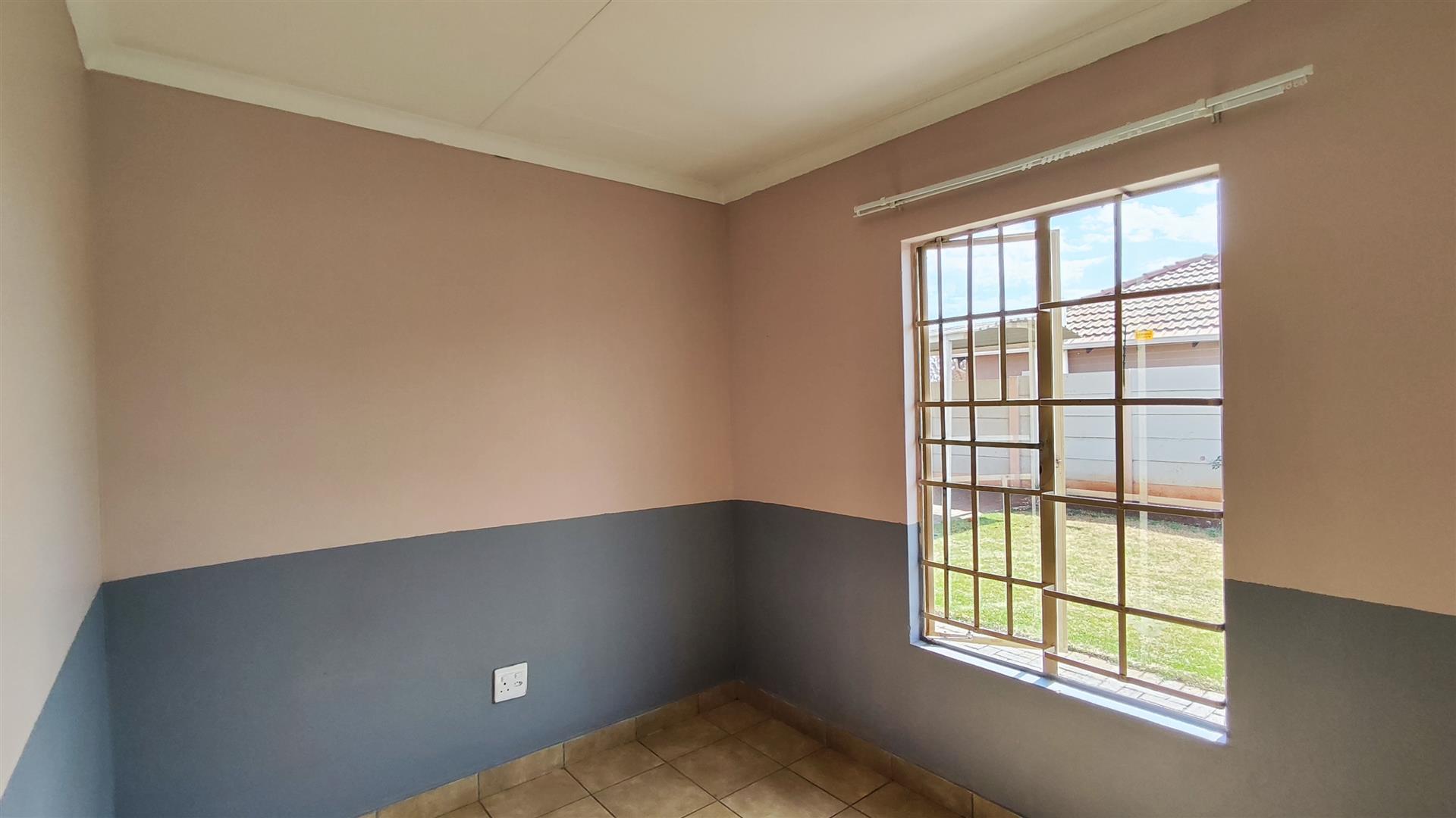 Bed Room 2 - 8 square meters of property in Sky City