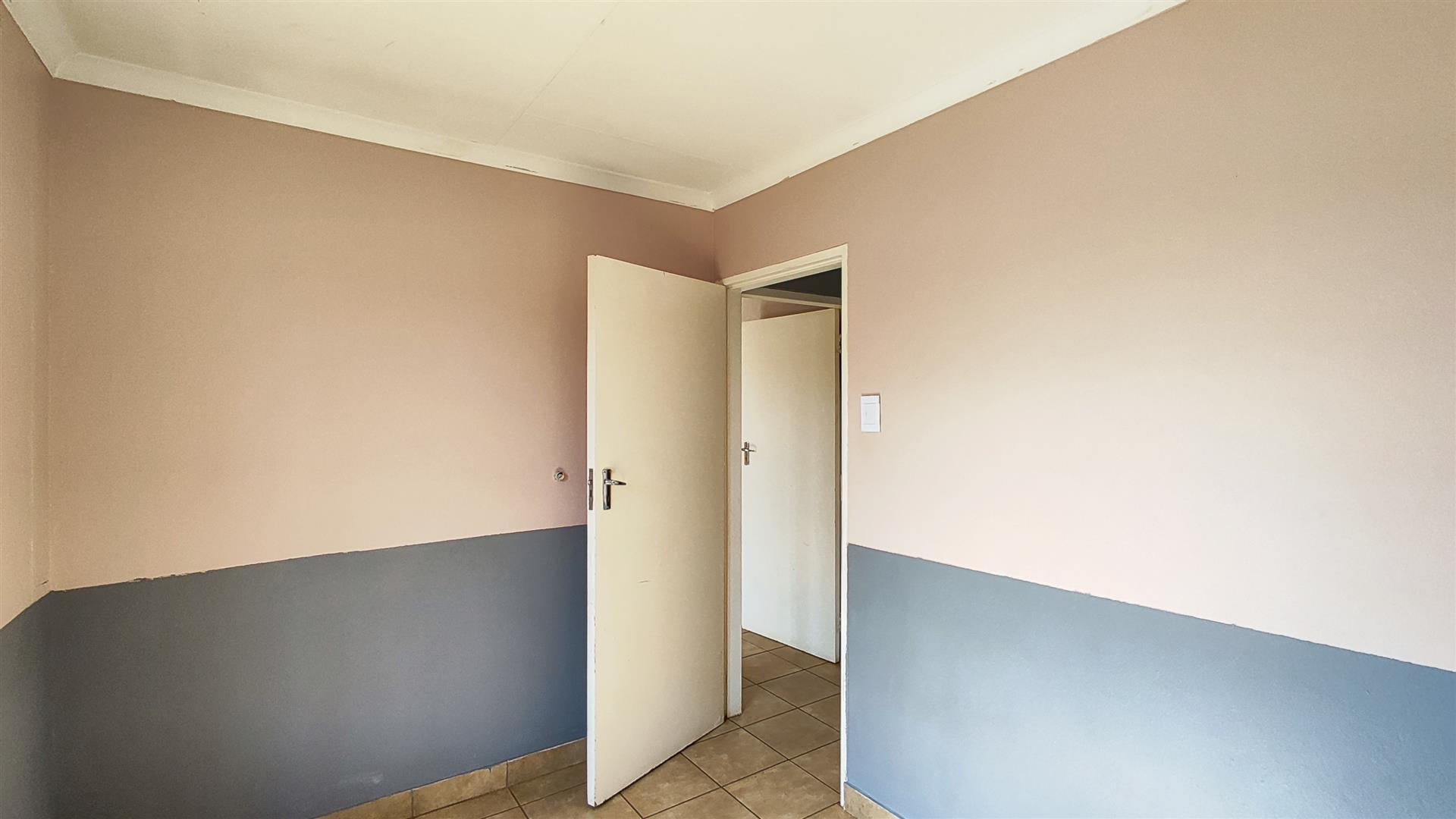 Bed Room 2 - 8 square meters of property in Sky City