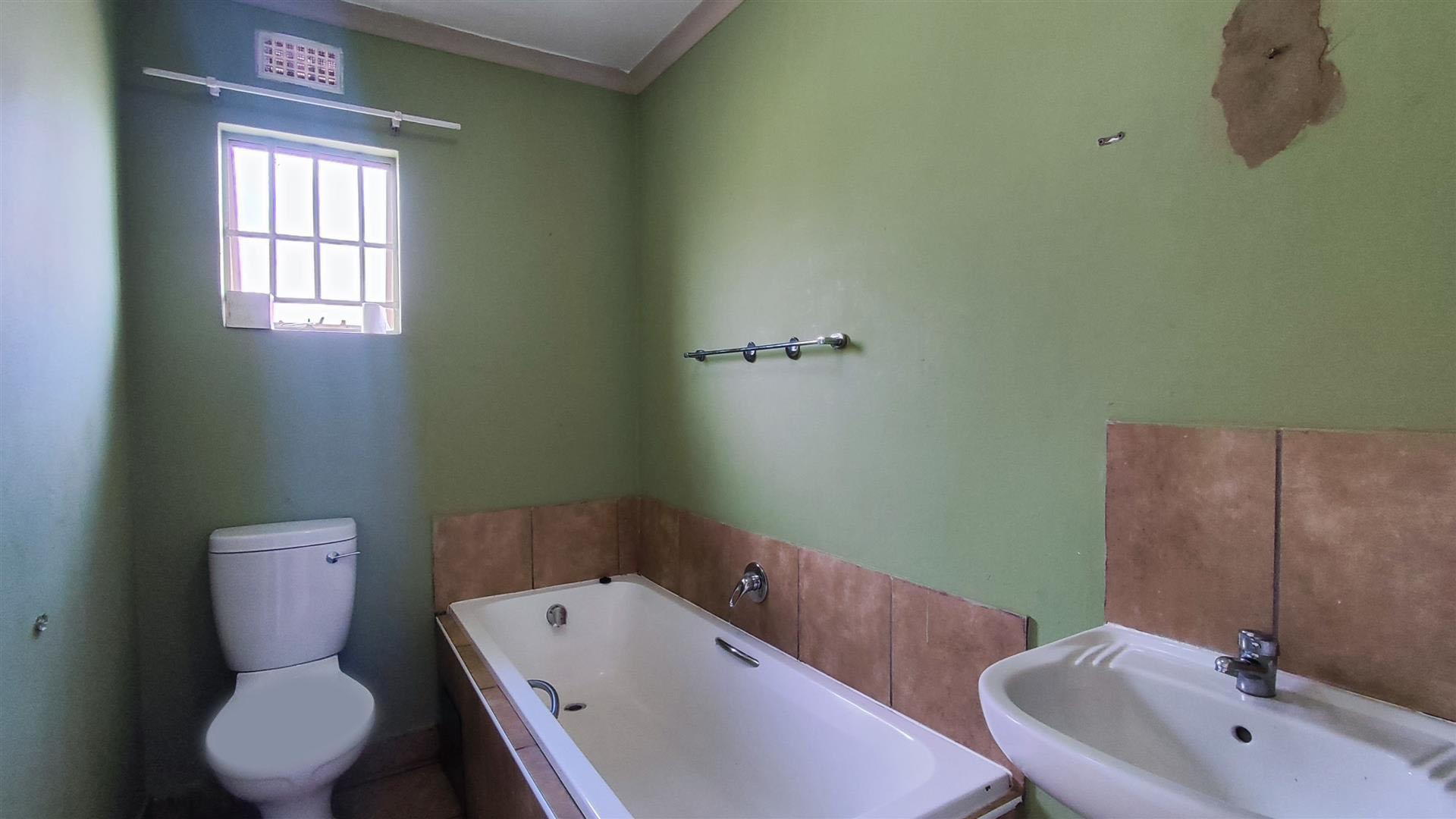 Bathroom 1 - 4 square meters of property in Sky City