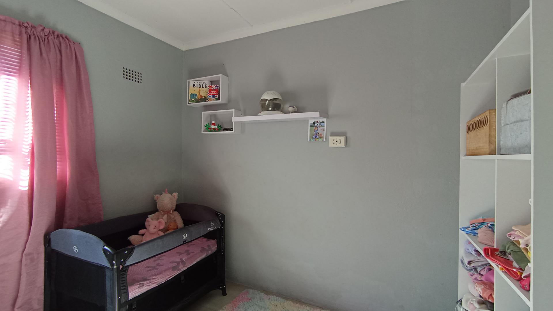 Bed Room 1 - 7 square meters of property in Davidsonville