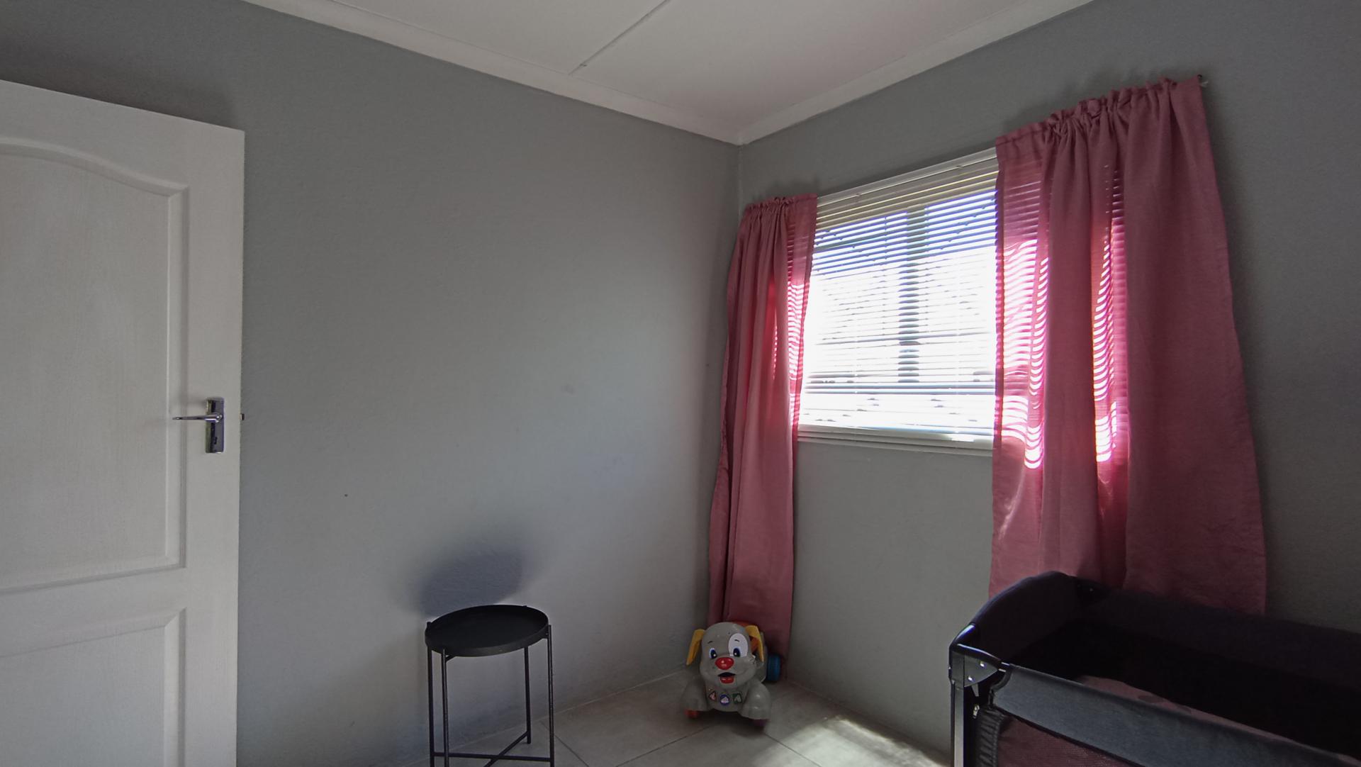 Bed Room 1 - 7 square meters of property in Davidsonville