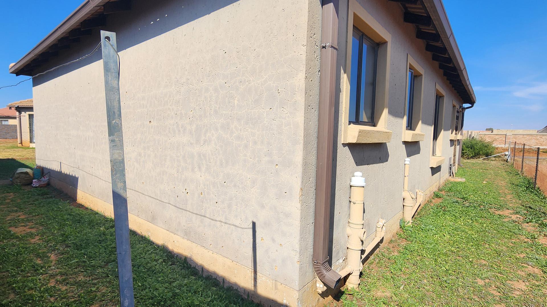 Backyard of property in Ellaton