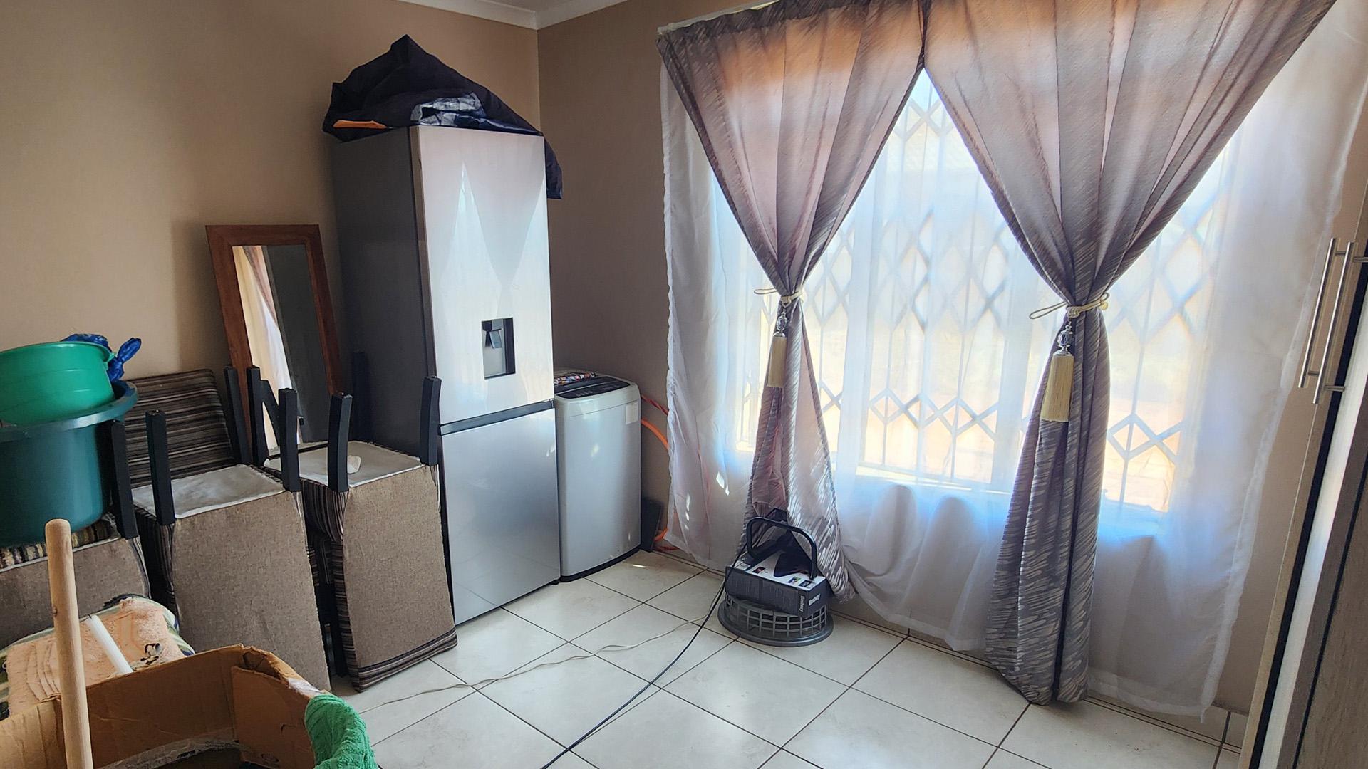 Bed Room 1 of property in Ellaton