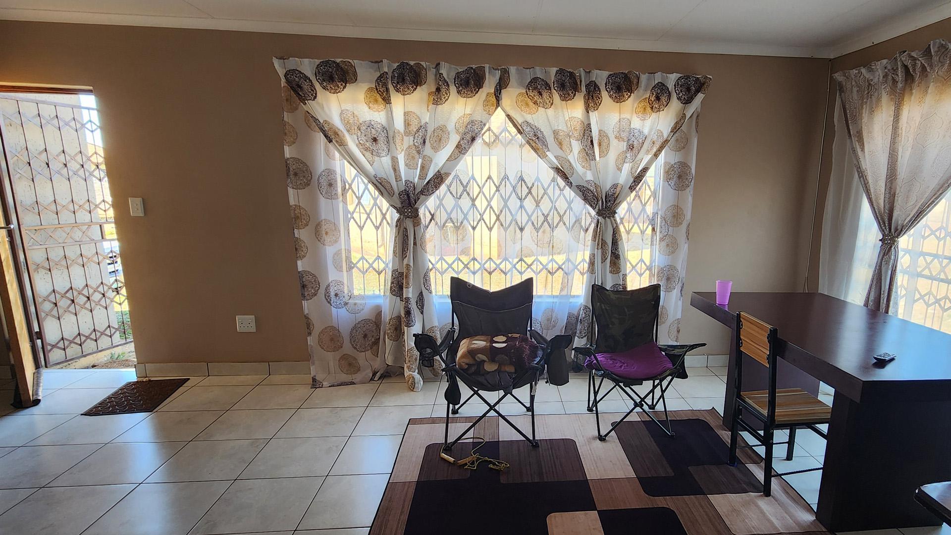 Lounges of property in Ellaton