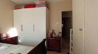 Bed Room 1 - 11 square meters of property in Sagewood