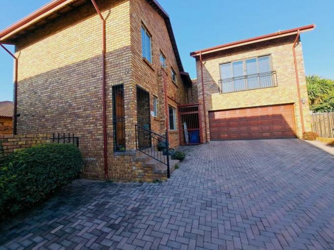 4 Bedroom House for Sale For Sale in Amberfield - MR684664