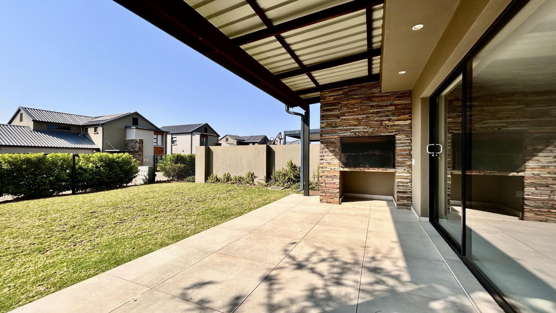 Patio - 13 square meters of property in Hartbeespoort