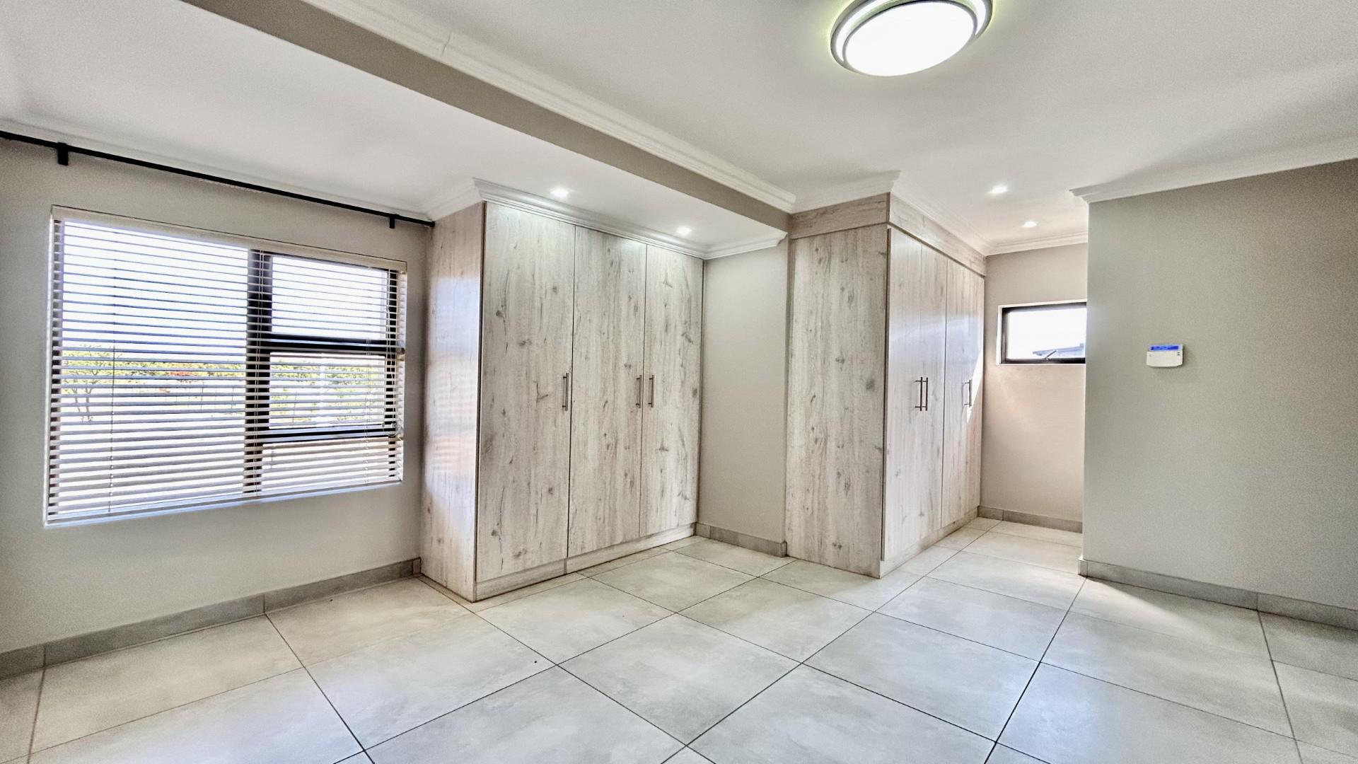 Main Bedroom - 12 square meters of property in Hartbeespoort