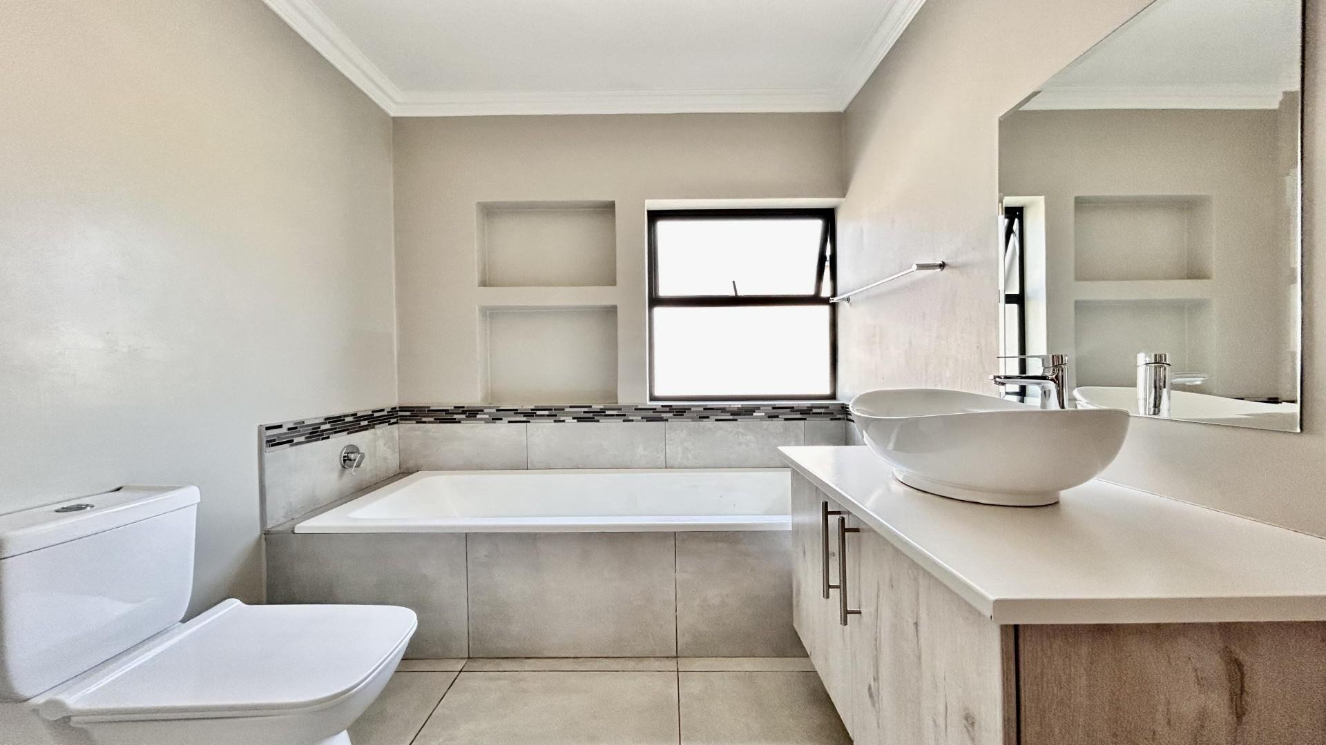 Main Bathroom - 6 square meters of property in Hartbeespoort