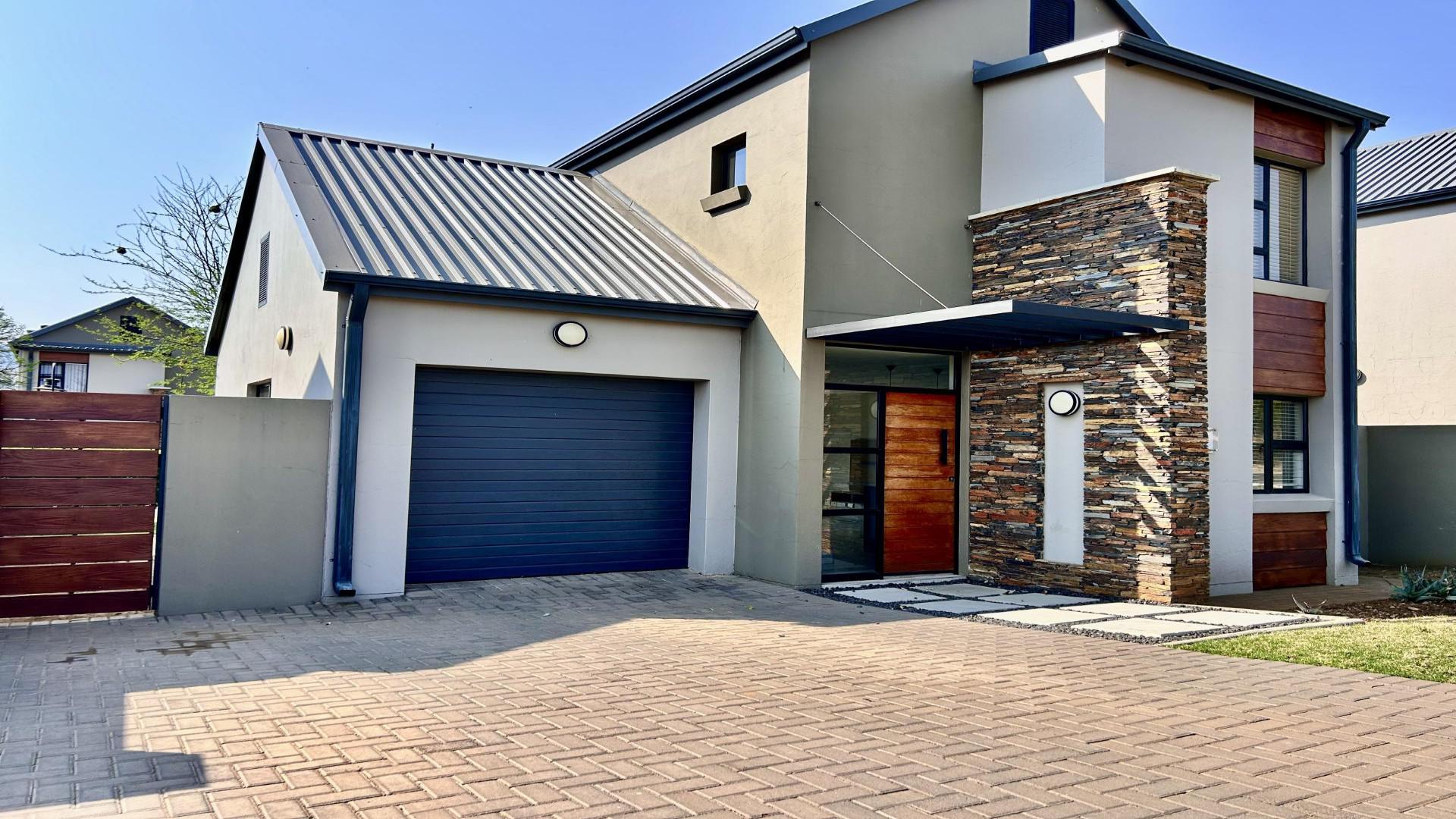Front View of property in Hartbeespoort