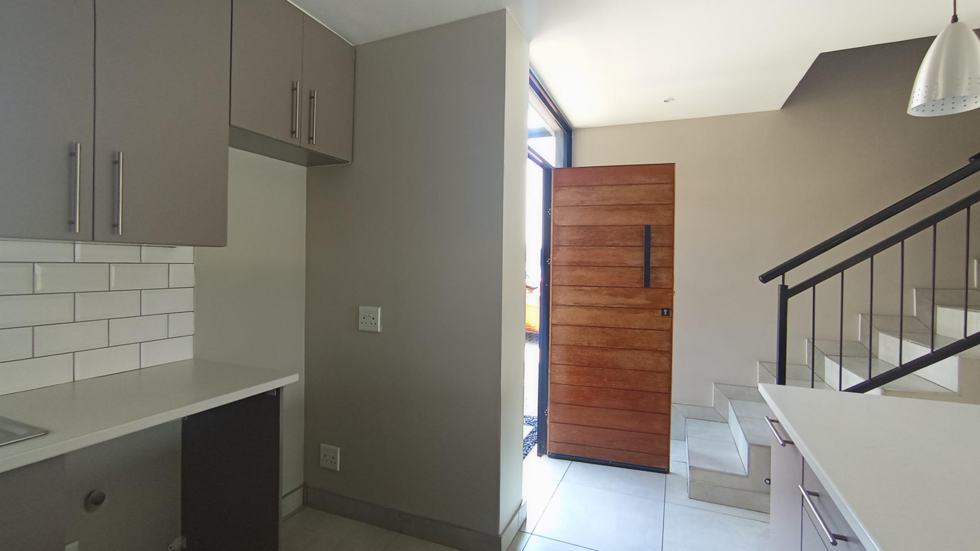Kitchen - 10 square meters of property in Hartbeespoort