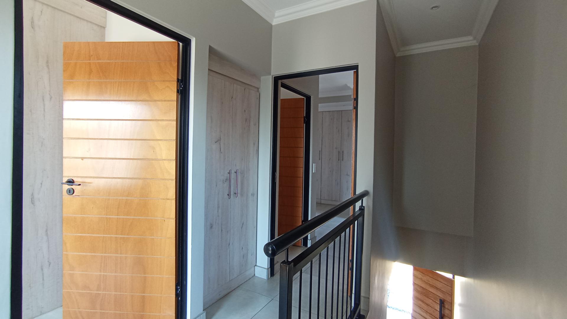 Spaces - 26 square meters of property in Hartbeespoort