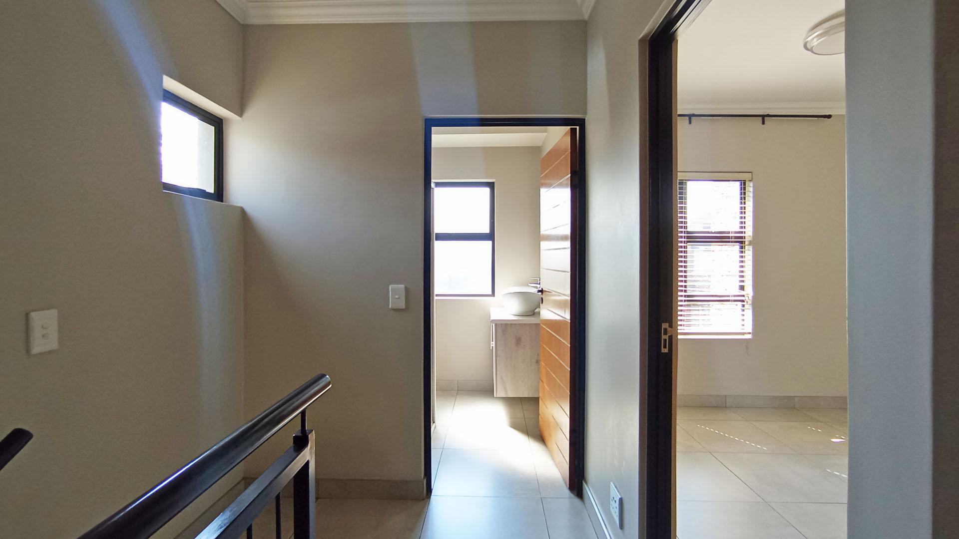 Spaces - 26 square meters of property in Hartbeespoort