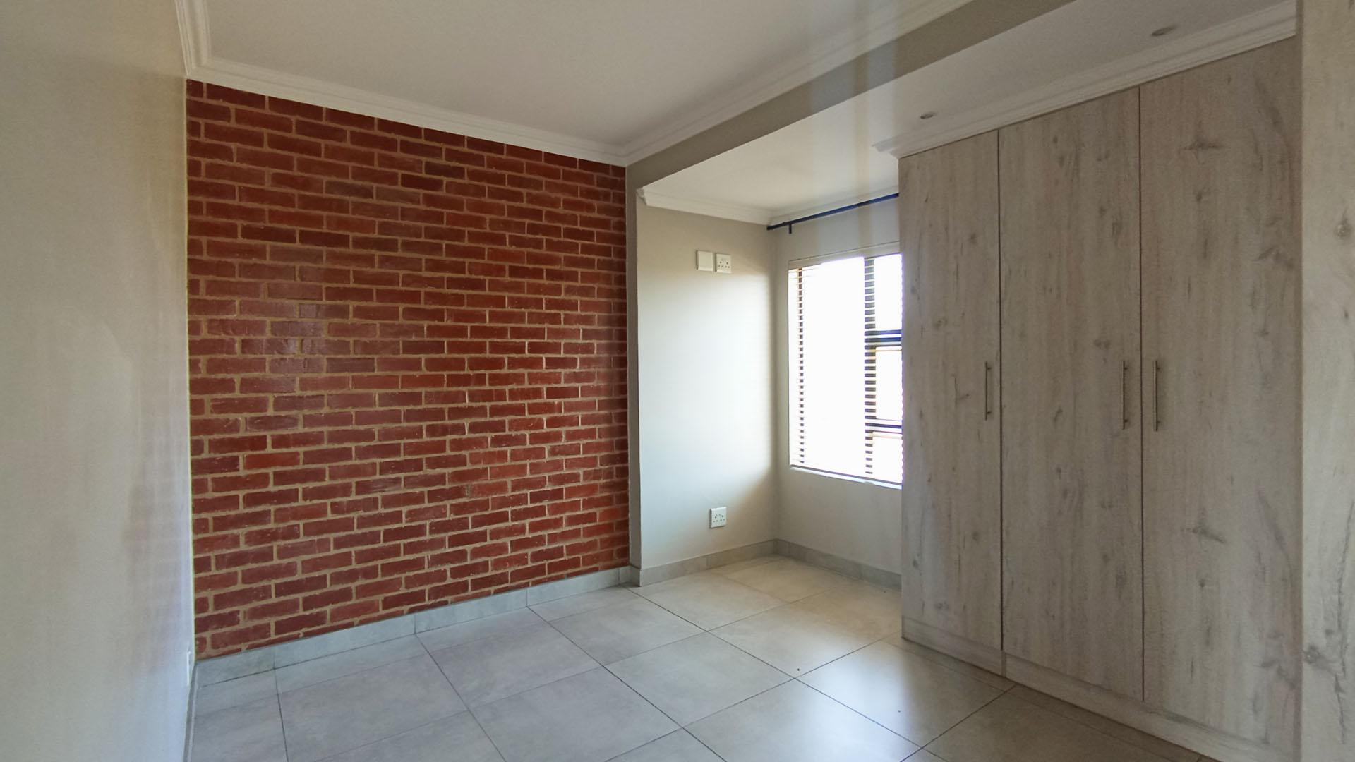 Main Bedroom - 12 square meters of property in Hartbeespoort