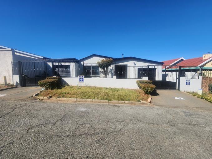 3 Bedroom House for Sale For Sale in Sophiatown - MR684706