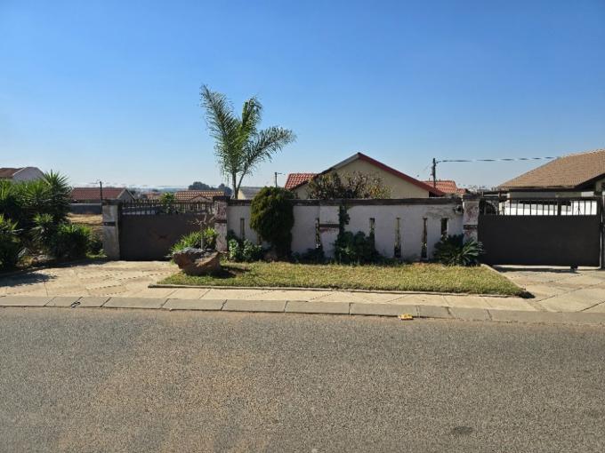 3 Bedroom House for Sale For Sale in Roodekop - MR684720