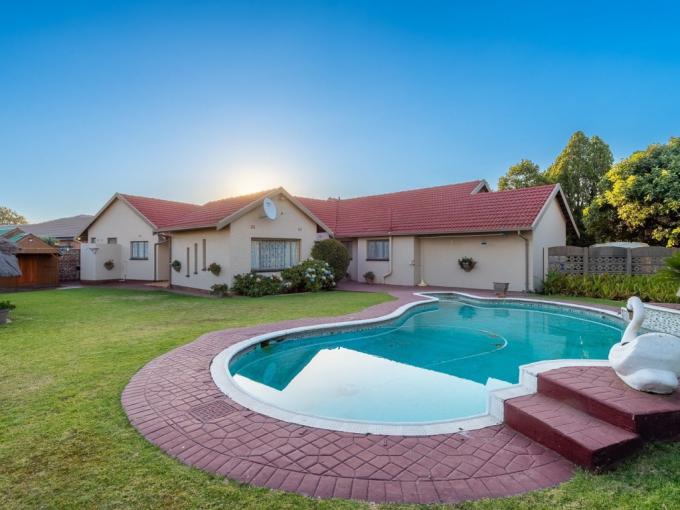 3 Bedroom House for Sale For Sale in Brackenhurst - MR684726