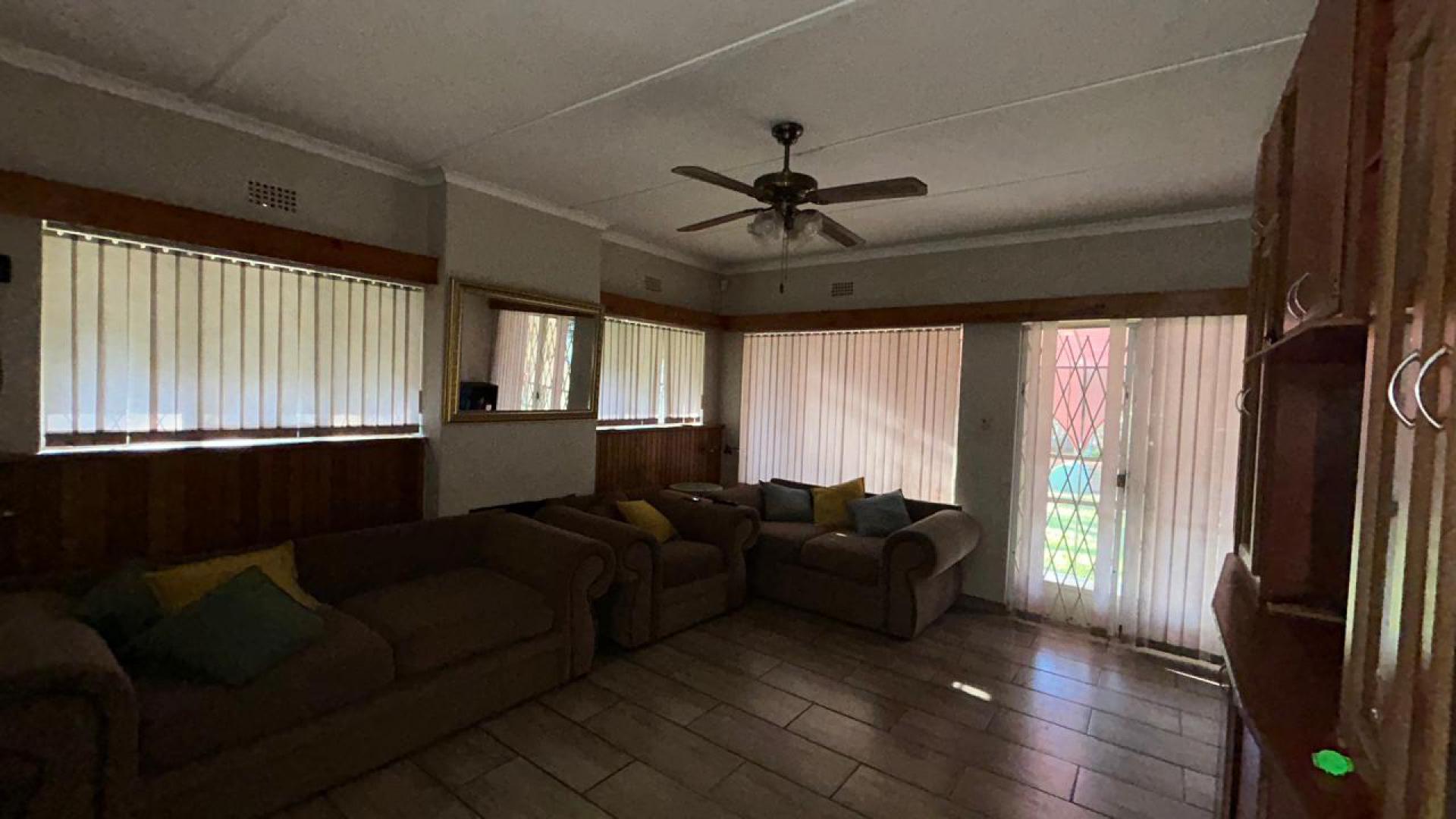 Lounges of property in Kimberley