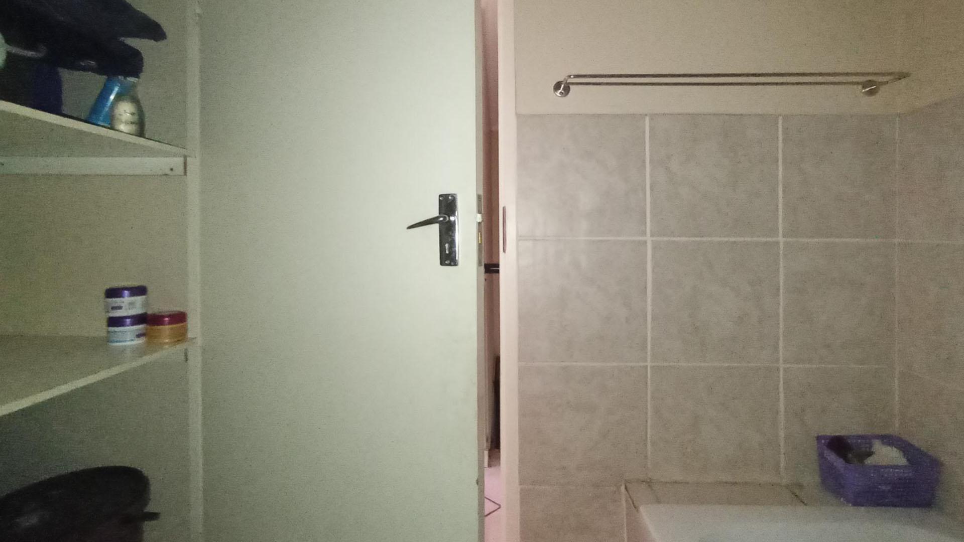 Bathroom 1 - 4 square meters of property in Culturapark