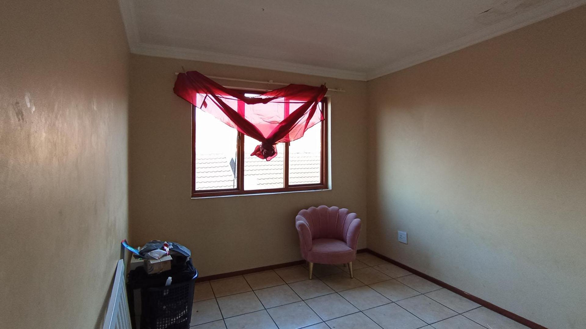 Bed Room 2 - 12 square meters of property in Culturapark