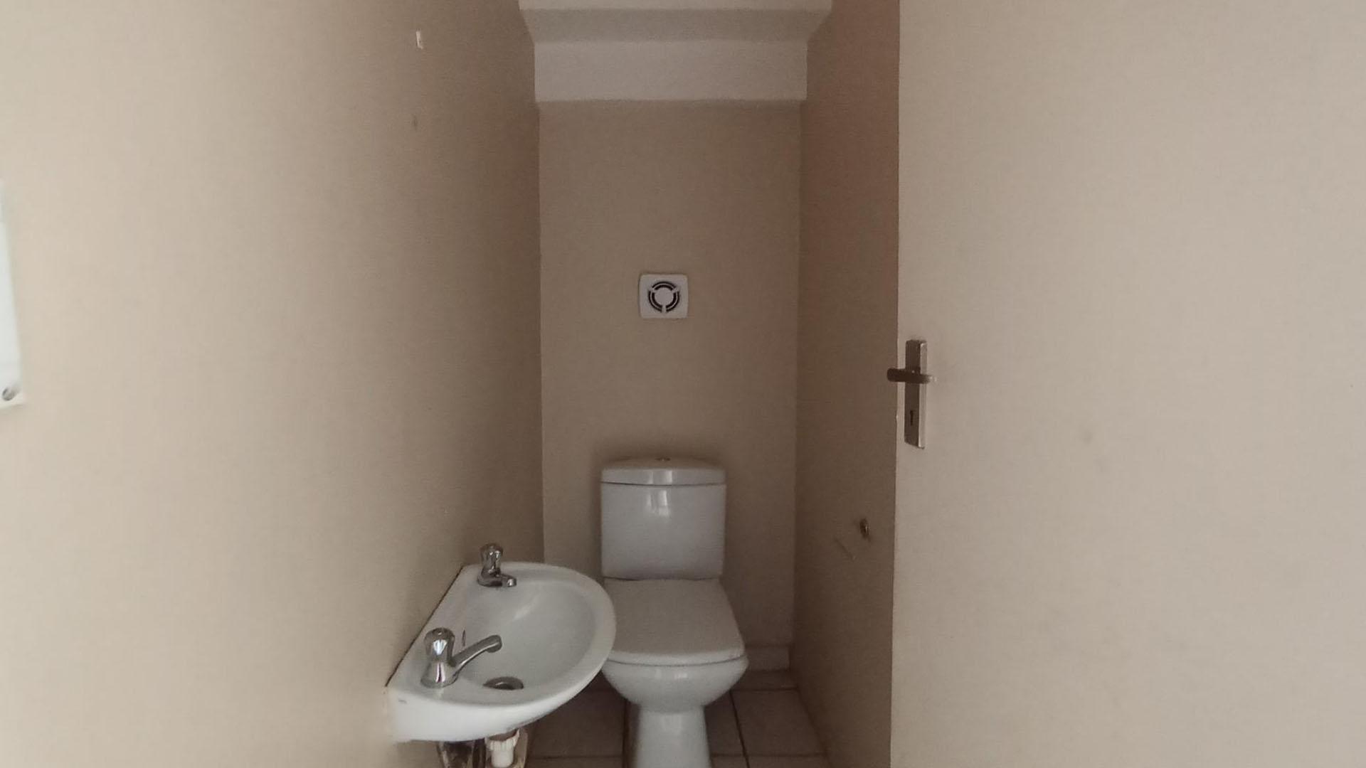 Guest Toilet - 2 square meters of property in Culturapark