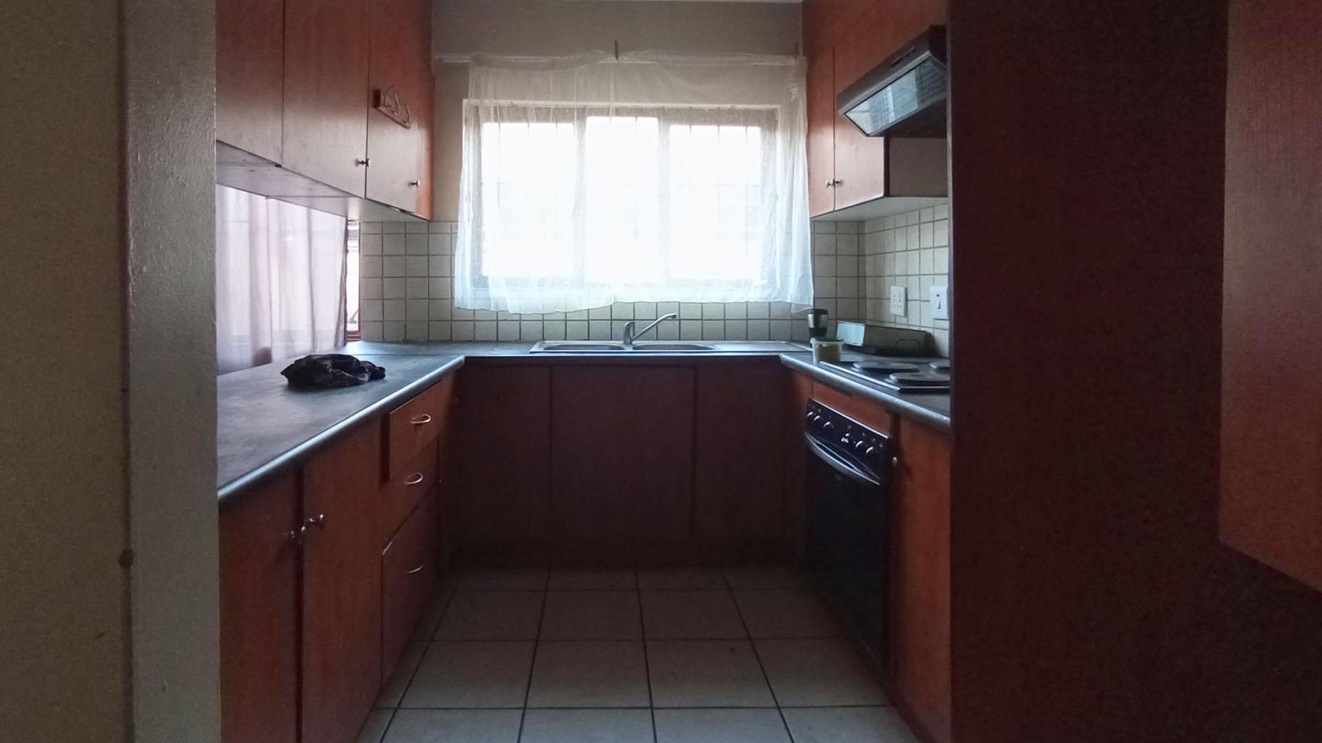 Kitchen - 11 square meters of property in Culturapark
