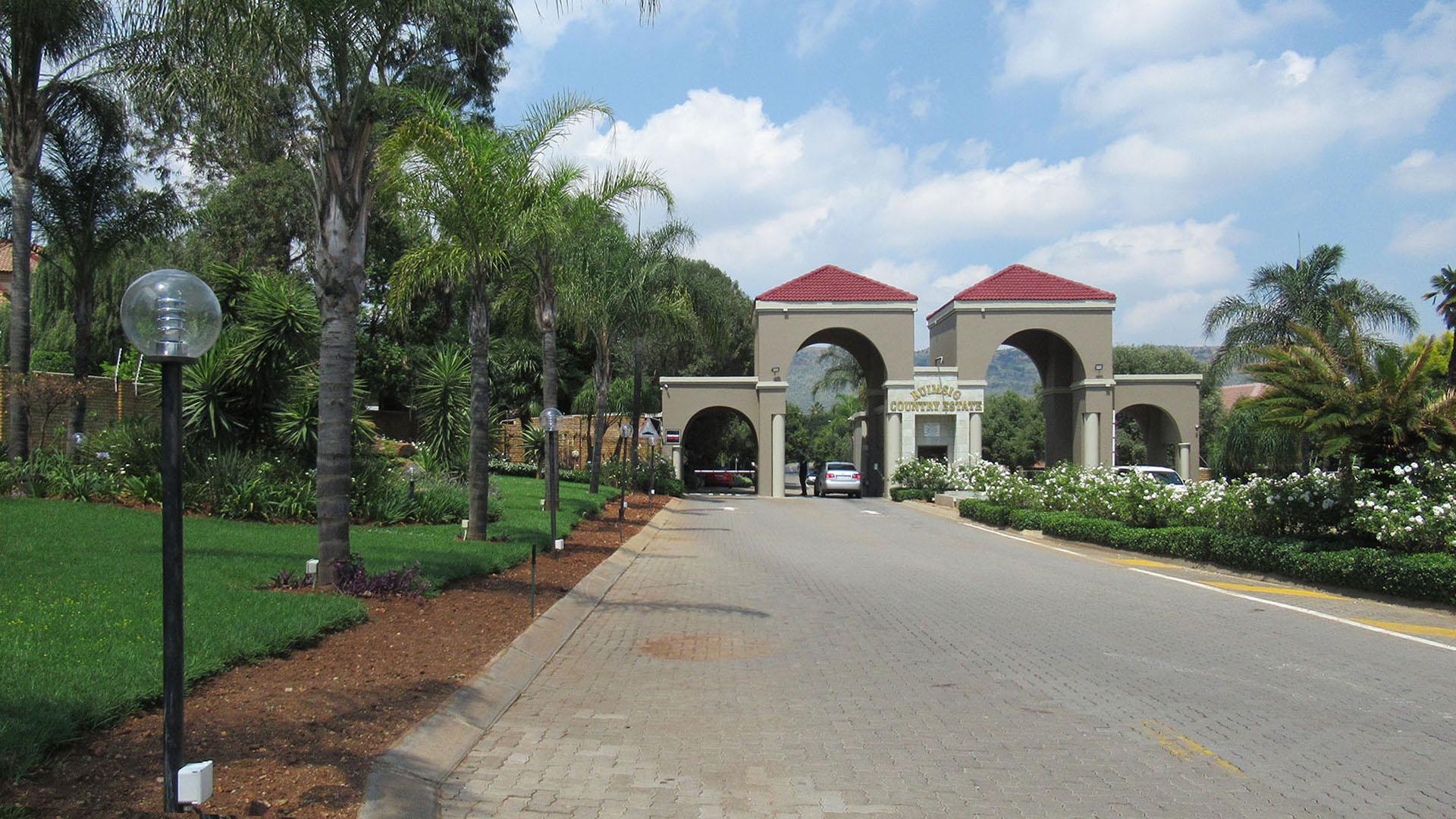 Front View of property in Ruimsig Noord