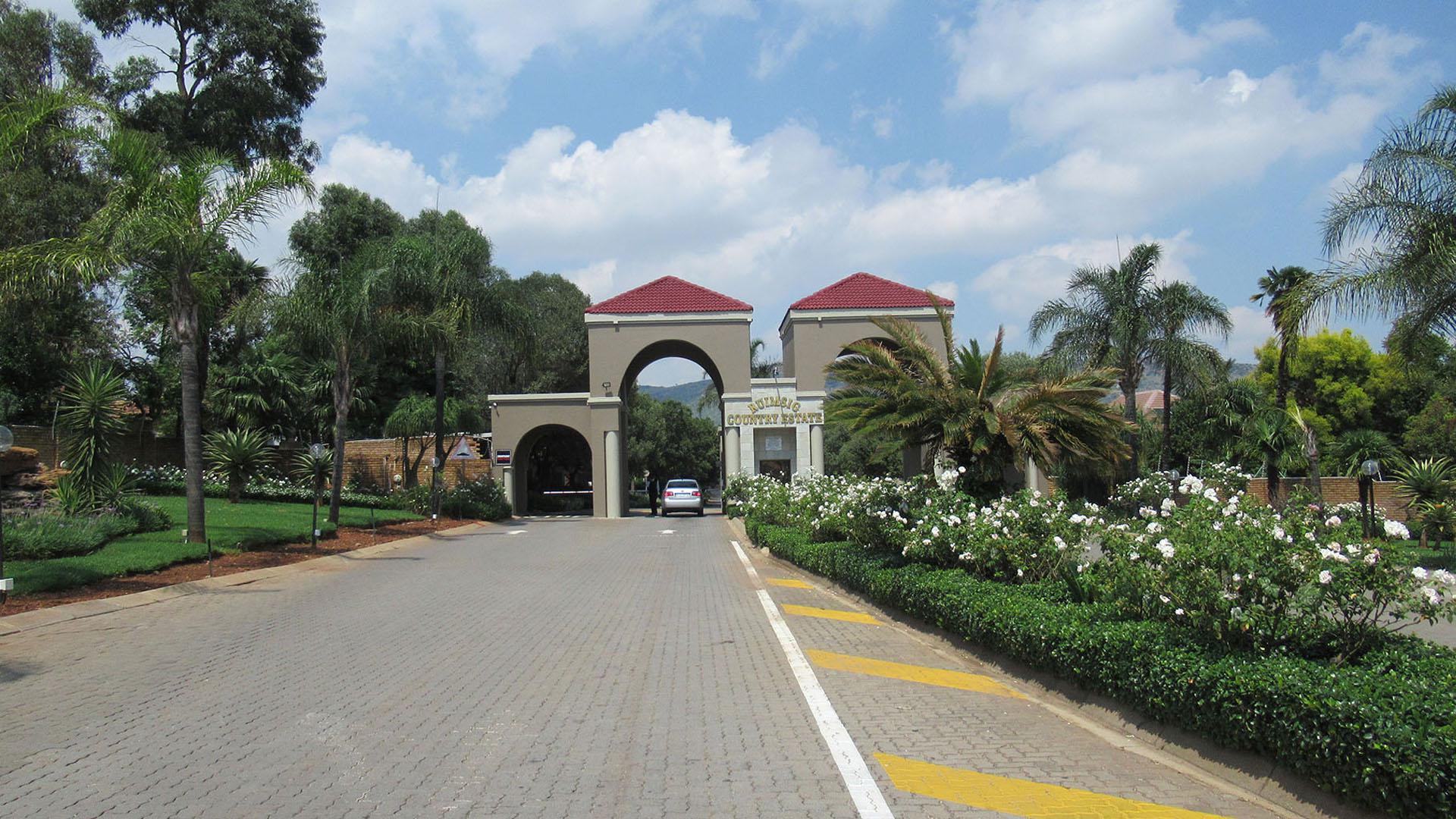 Front View of property in Ruimsig Noord